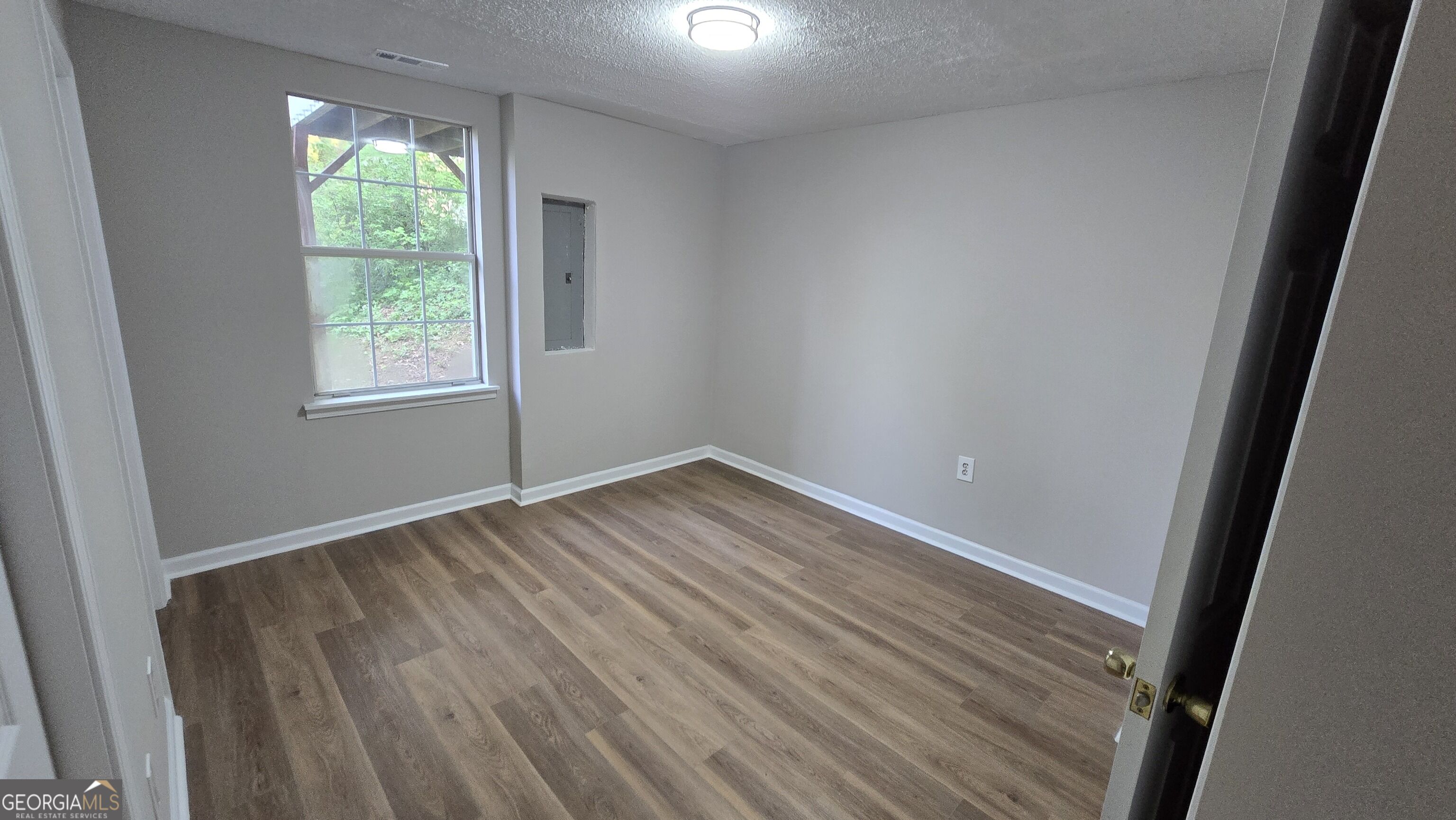 3025 Mangum Drive Unit B Property Photo 8