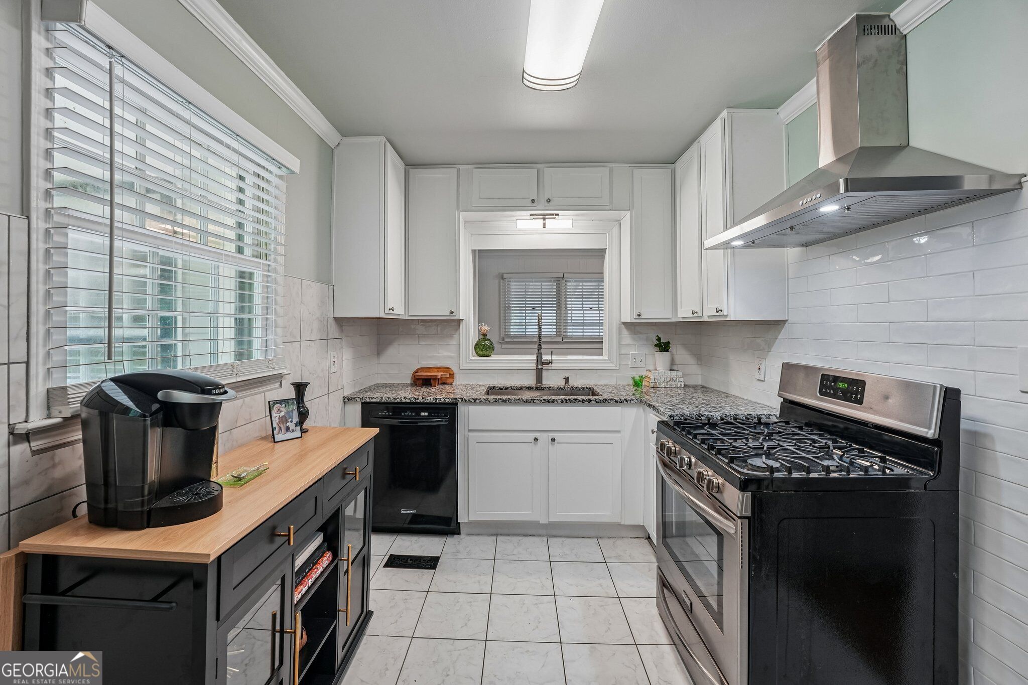 2120 Meadowbrook Lane Se Property Photo 5