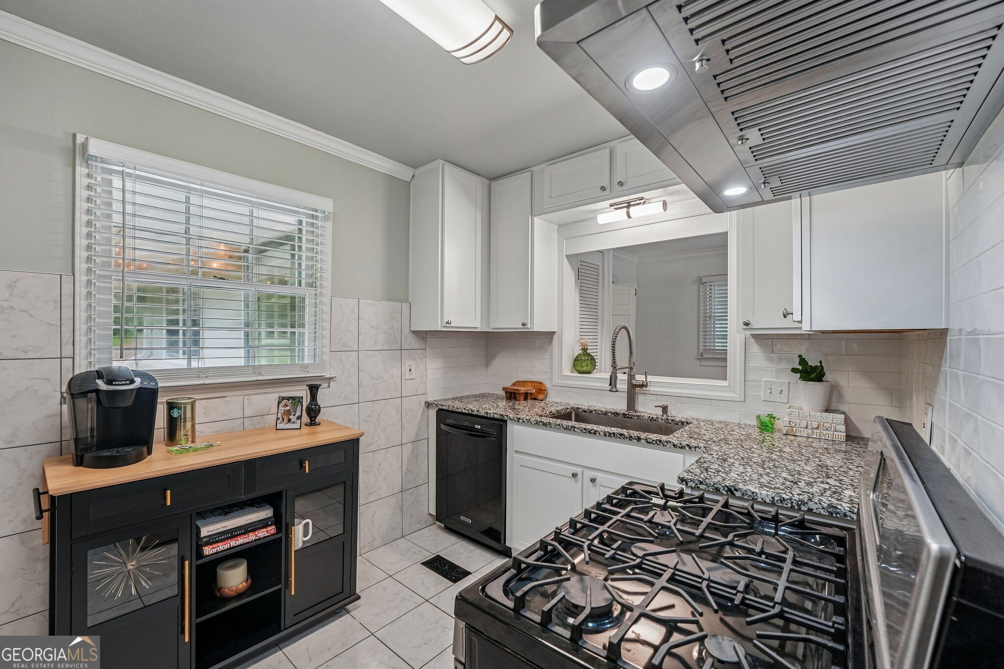 2120 Meadowbrook Lane Se Property Photo 7