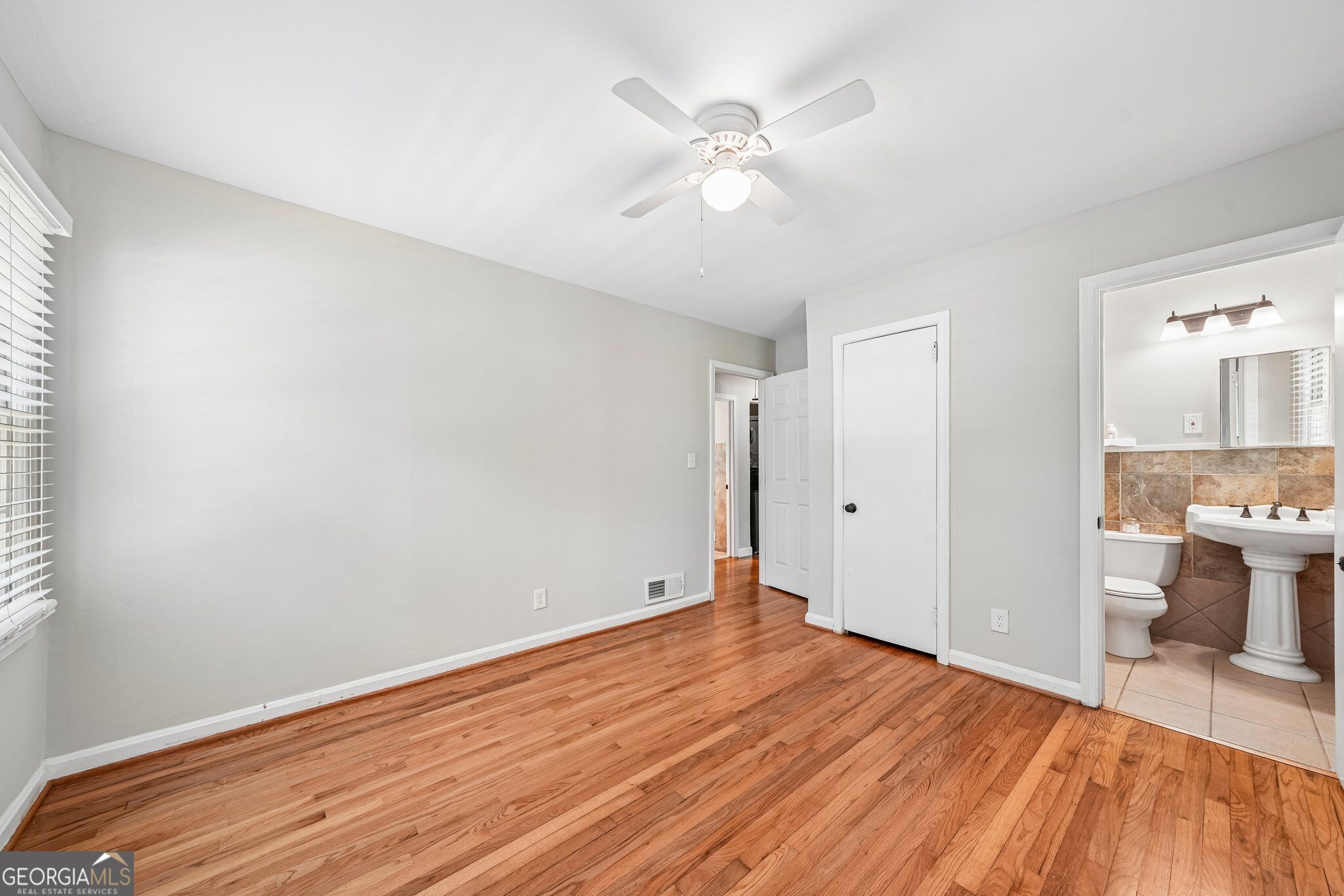 2120 Meadowbrook Lane Se Property Photo 11