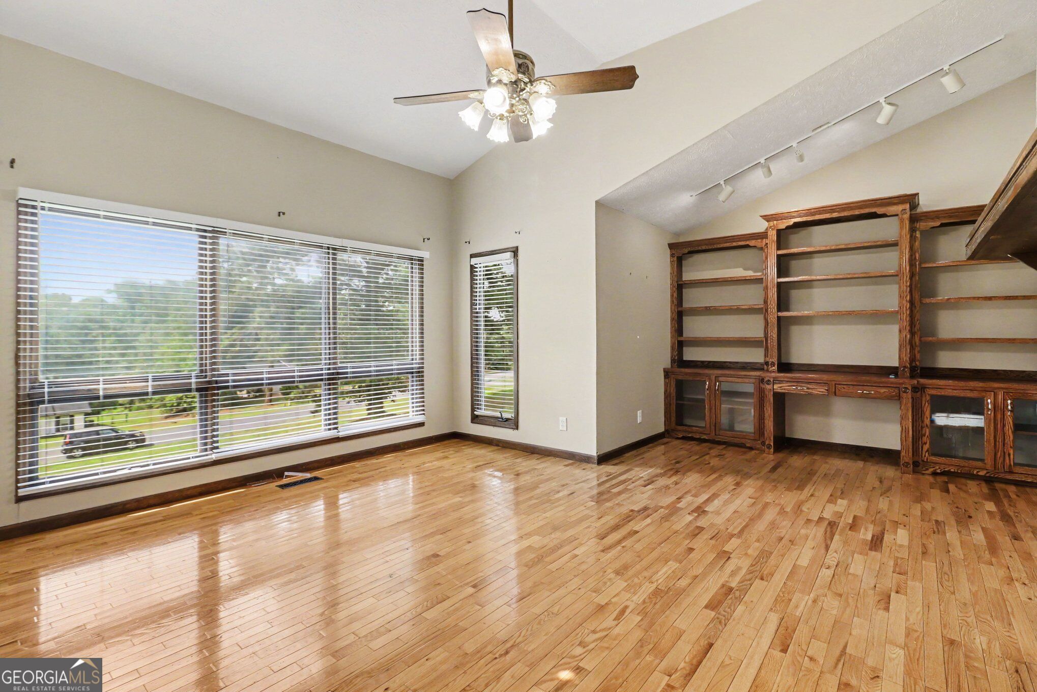 114 Meadowland Trail Property Photo 7