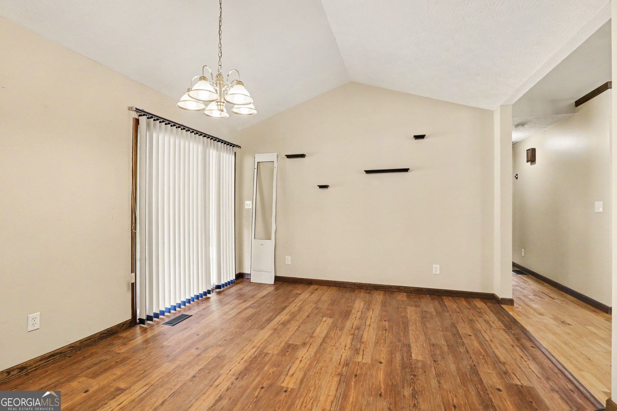 114 Meadowland Trail Property Photo 9