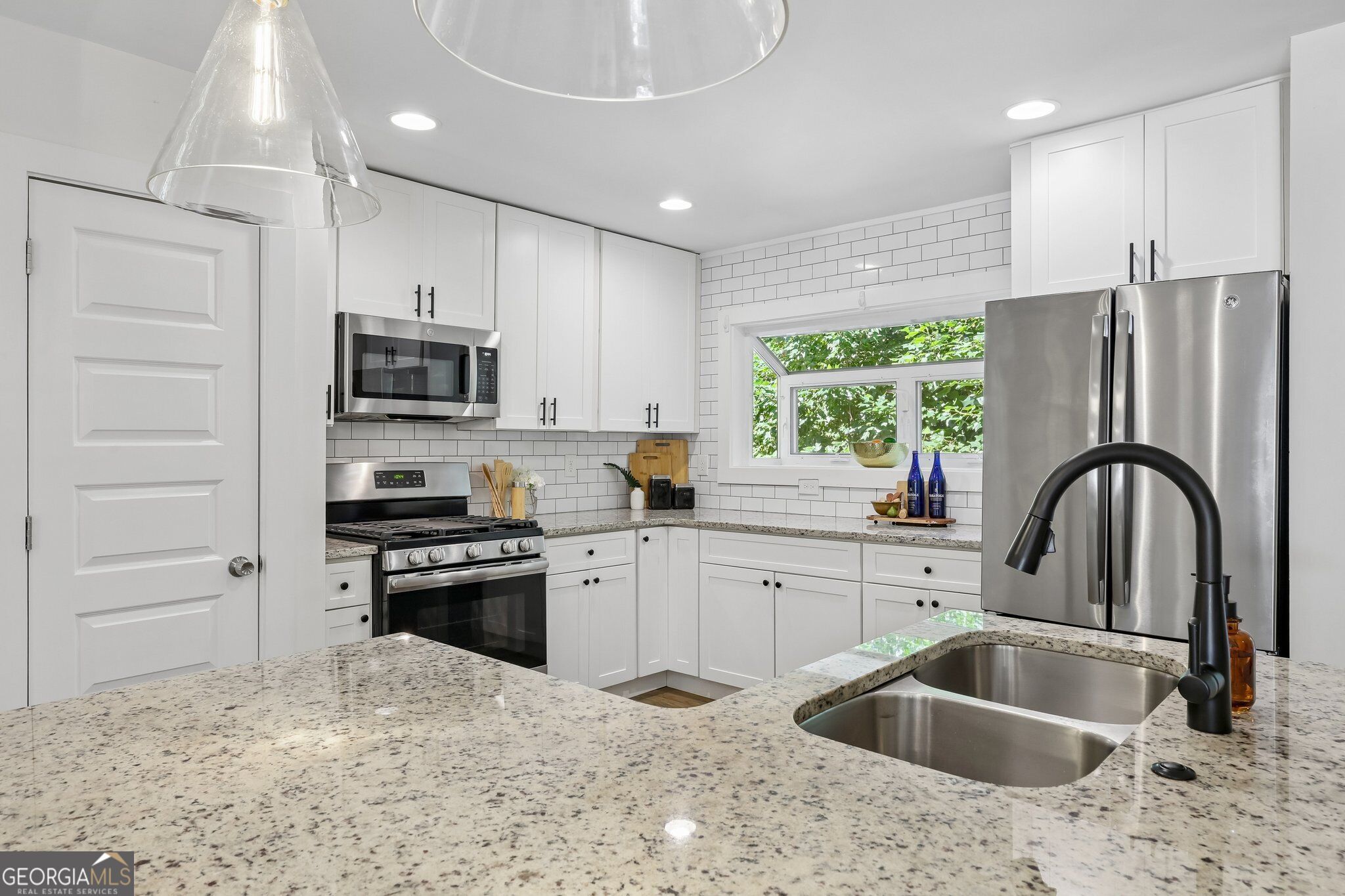 3900 Captain Drive Property Photo 8