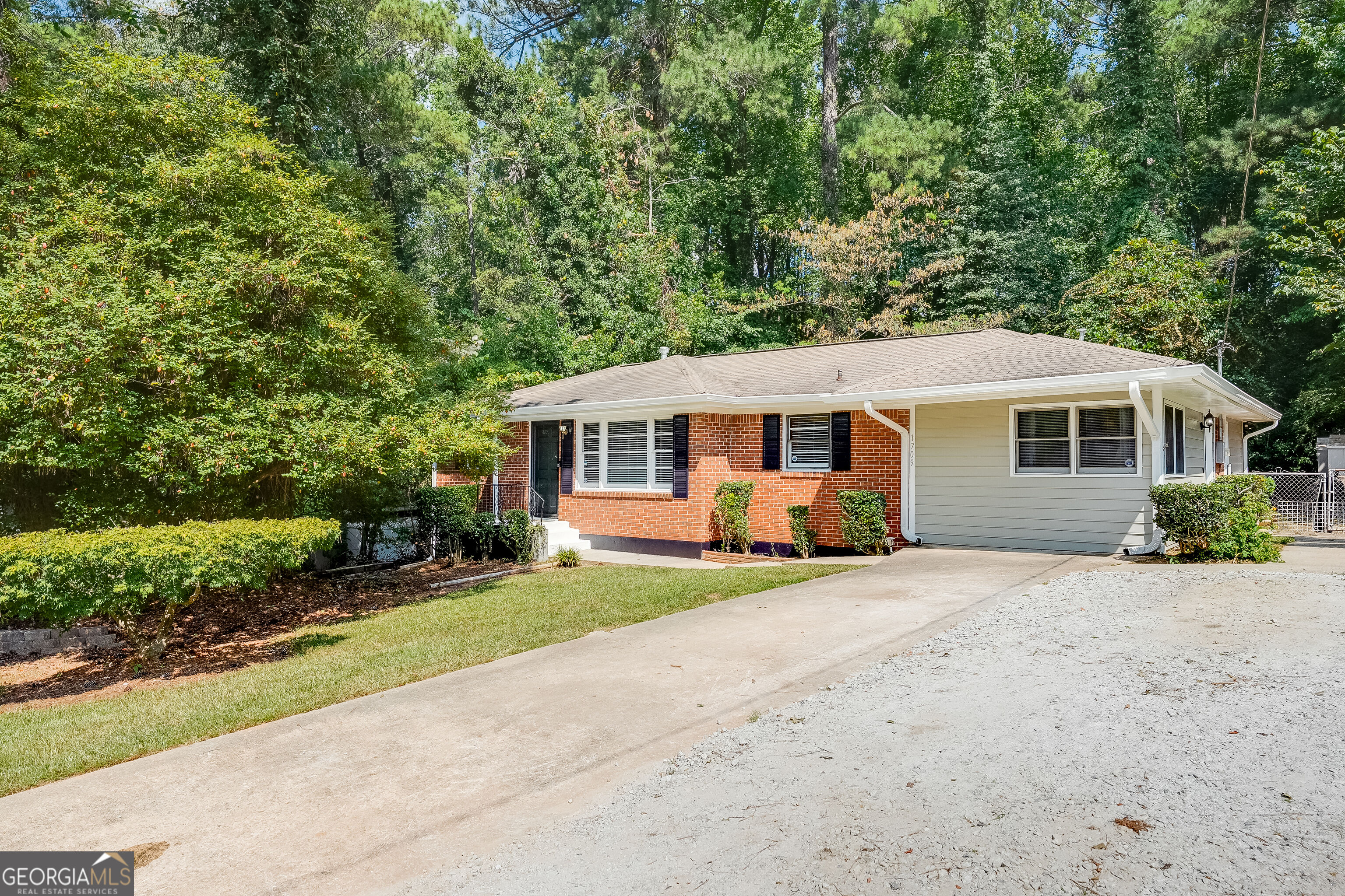 1709 Lee Street Property Photo 1