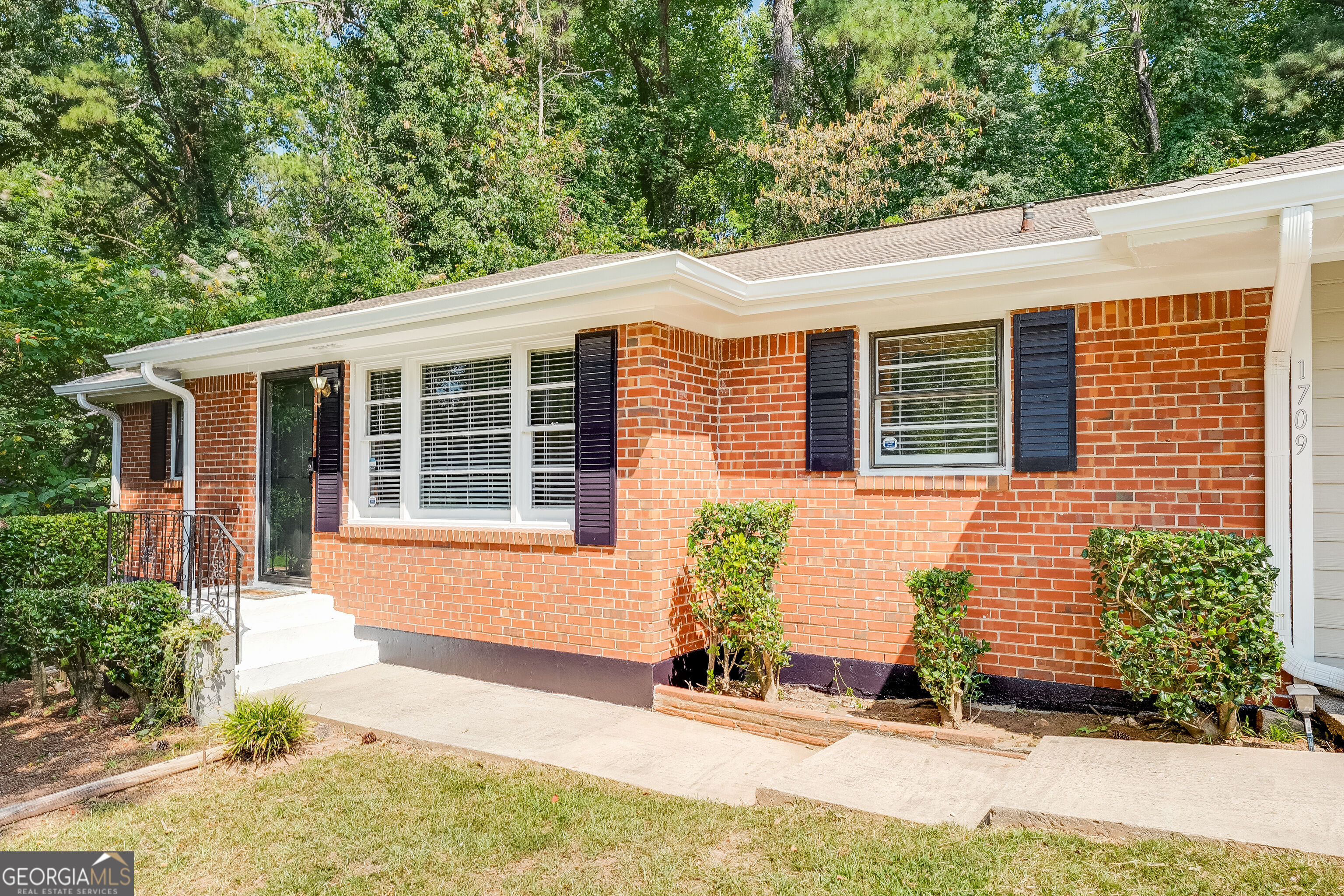 1709 Lee Street Property Photo 2