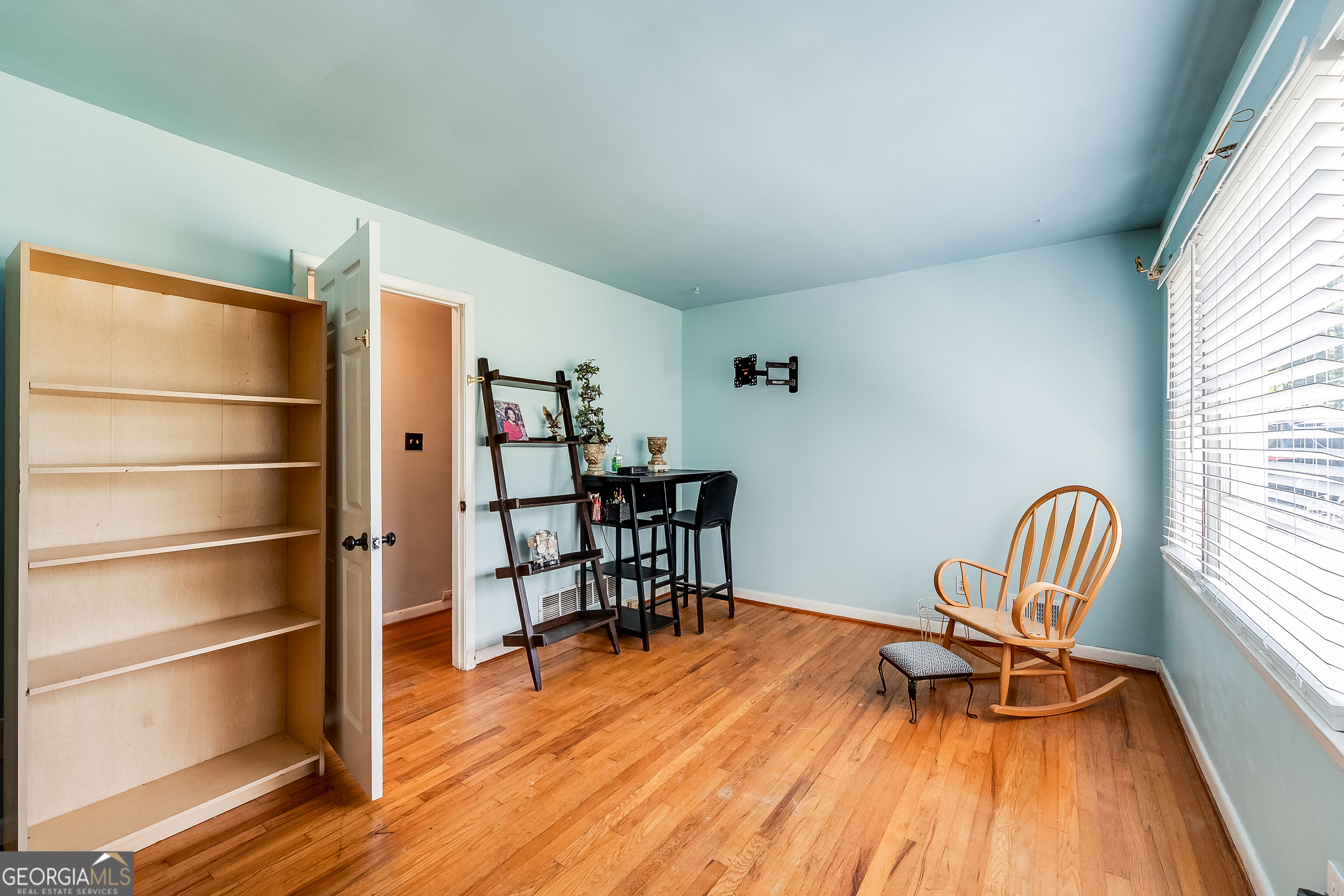 1709 Lee Street Property Photo 6