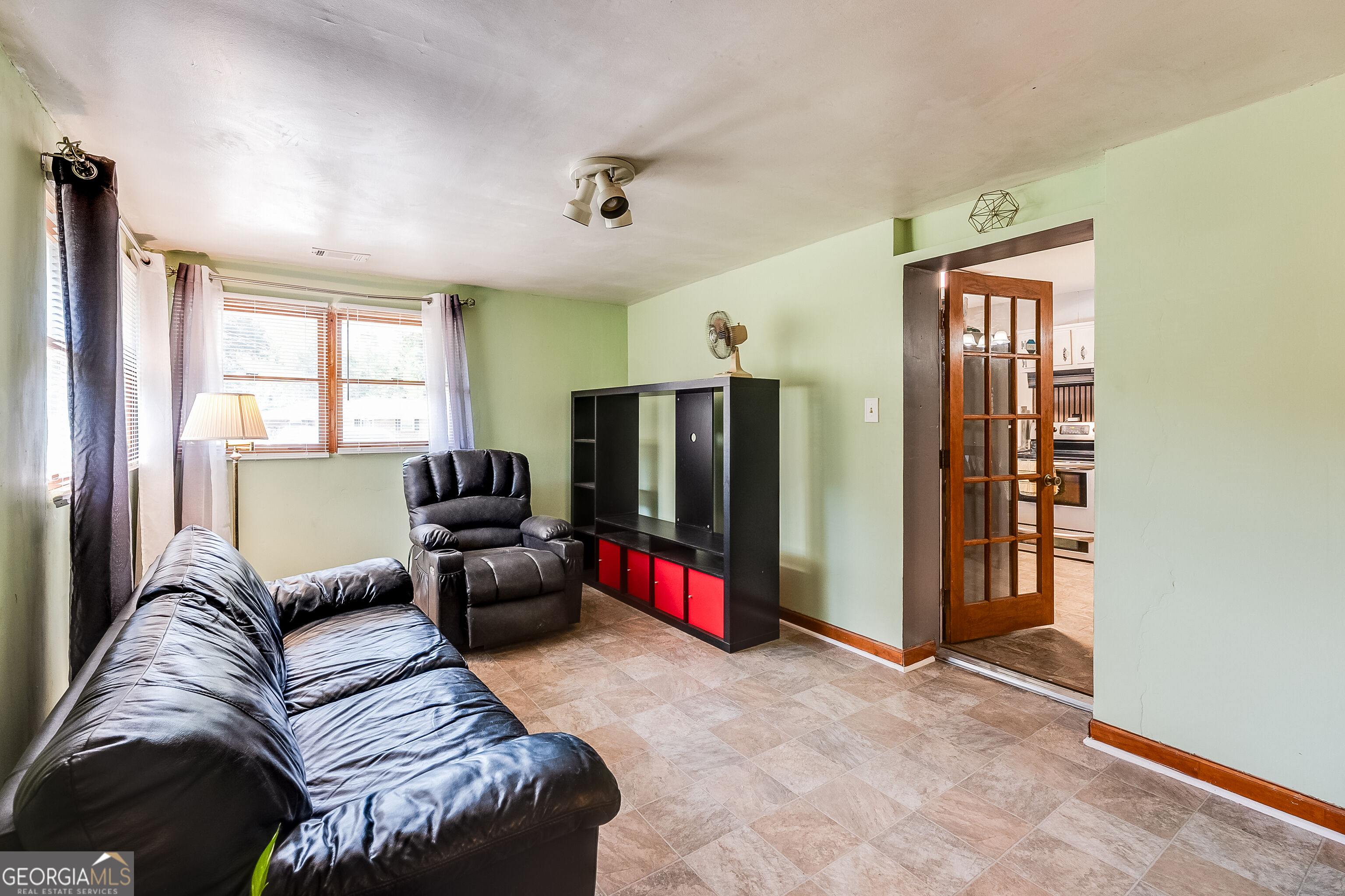 1709 Lee Street Property Photo 10