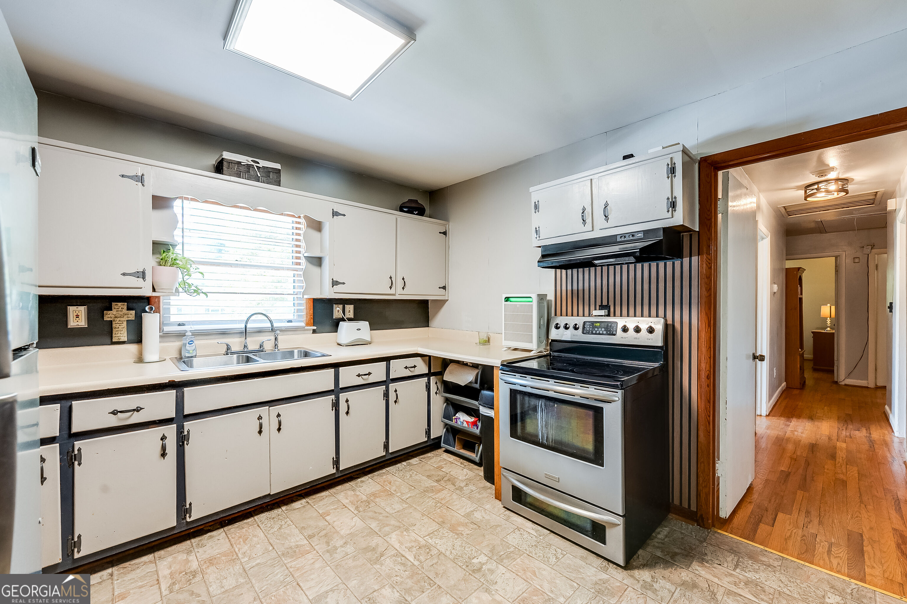 1709 Lee Street Property Photo 11