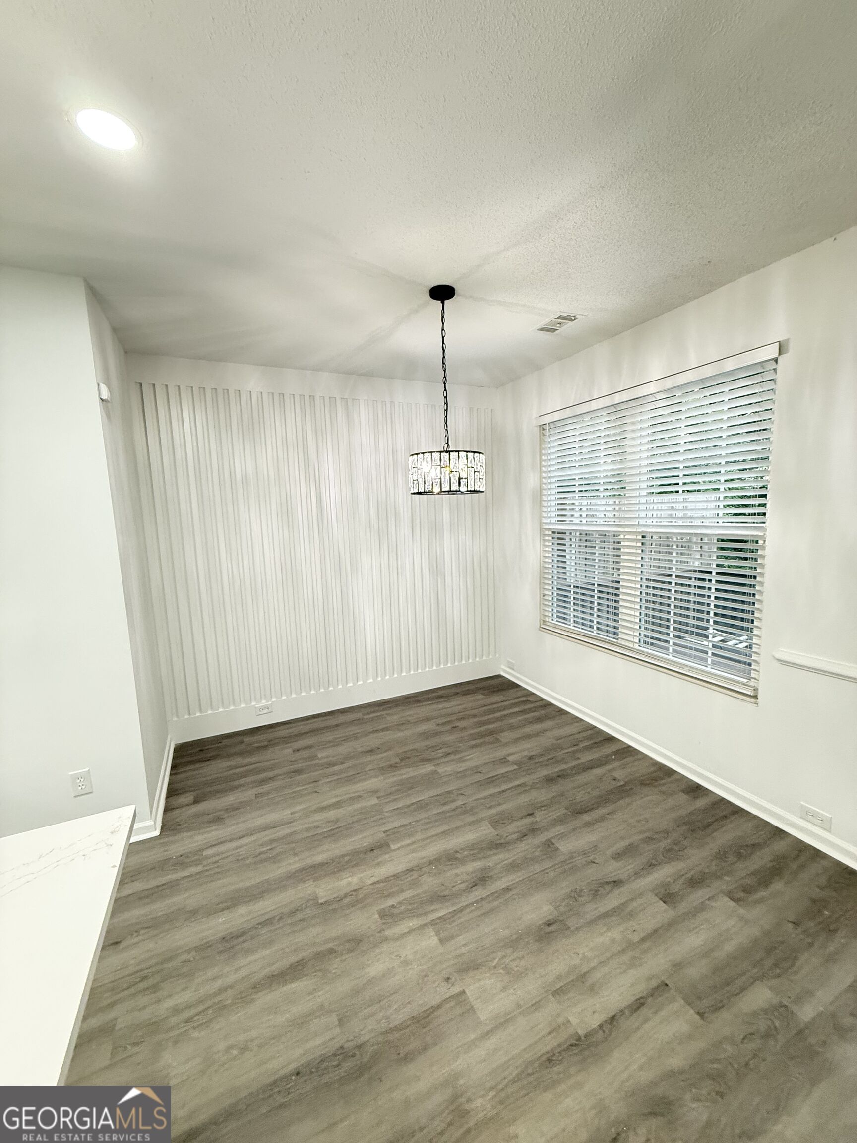 2860 Parkway Close Property Photo 6
