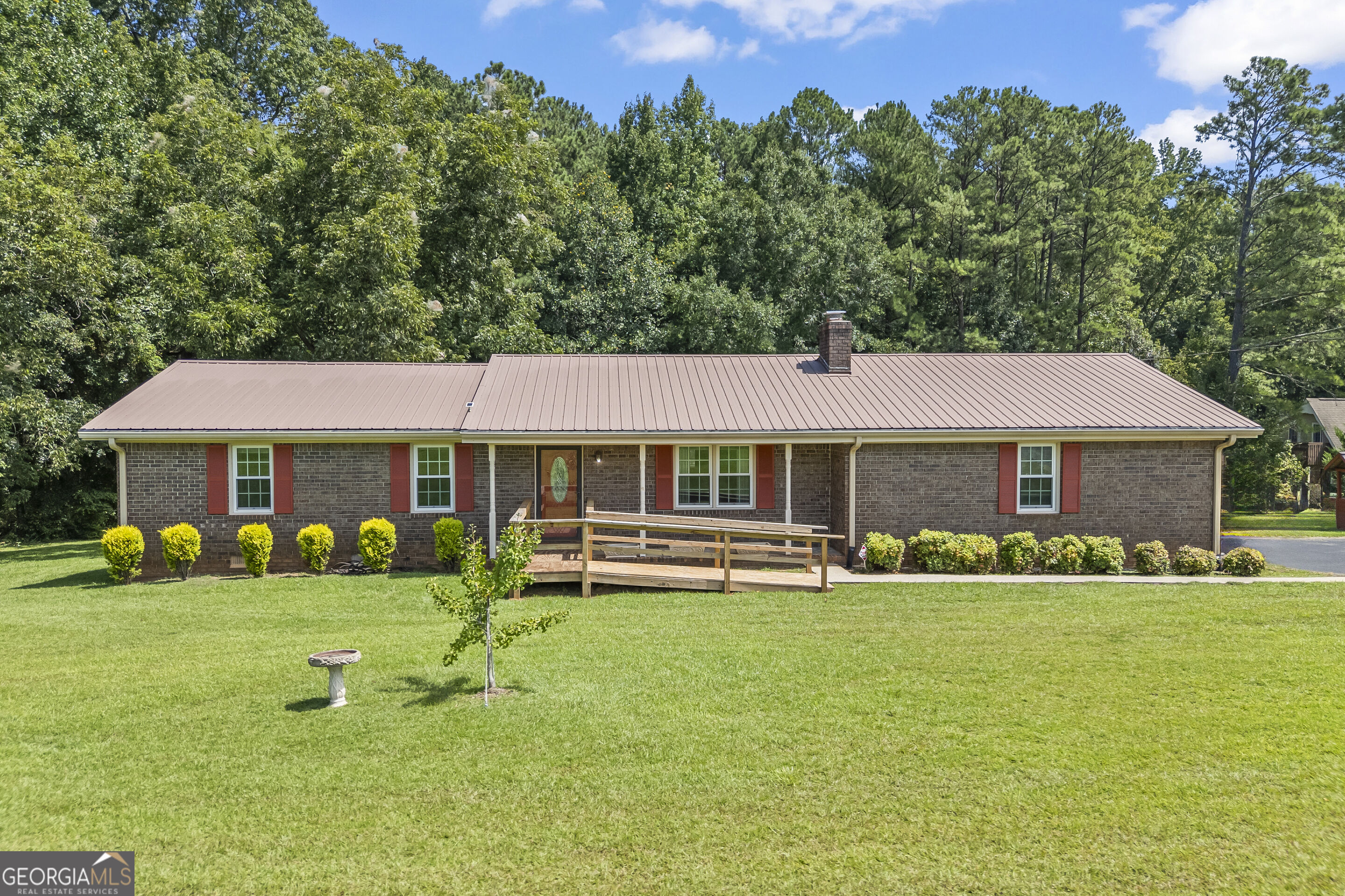 8050 Hog Mountain Road Property Photo 1