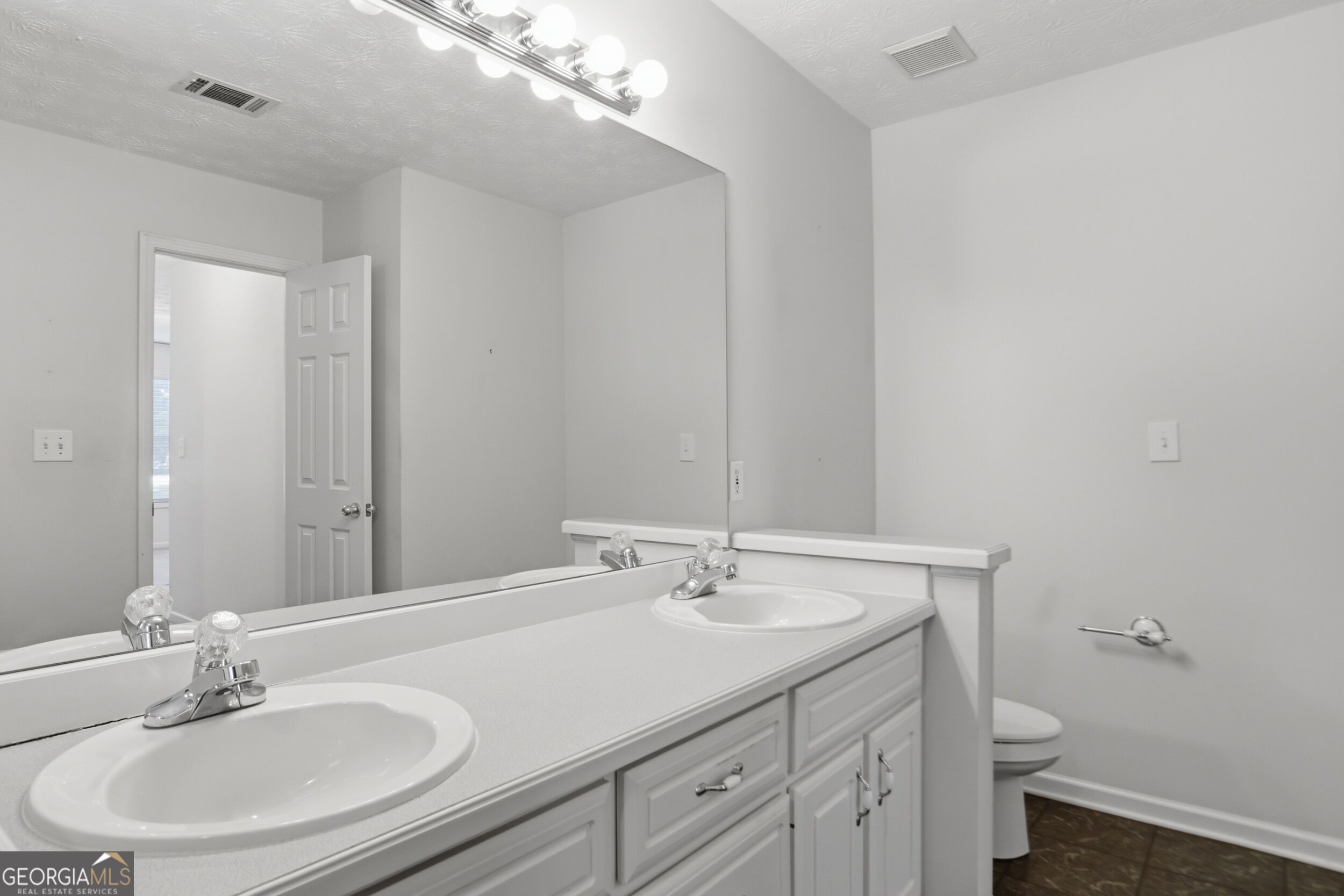 215 Eastwood Forest Property Photo 28