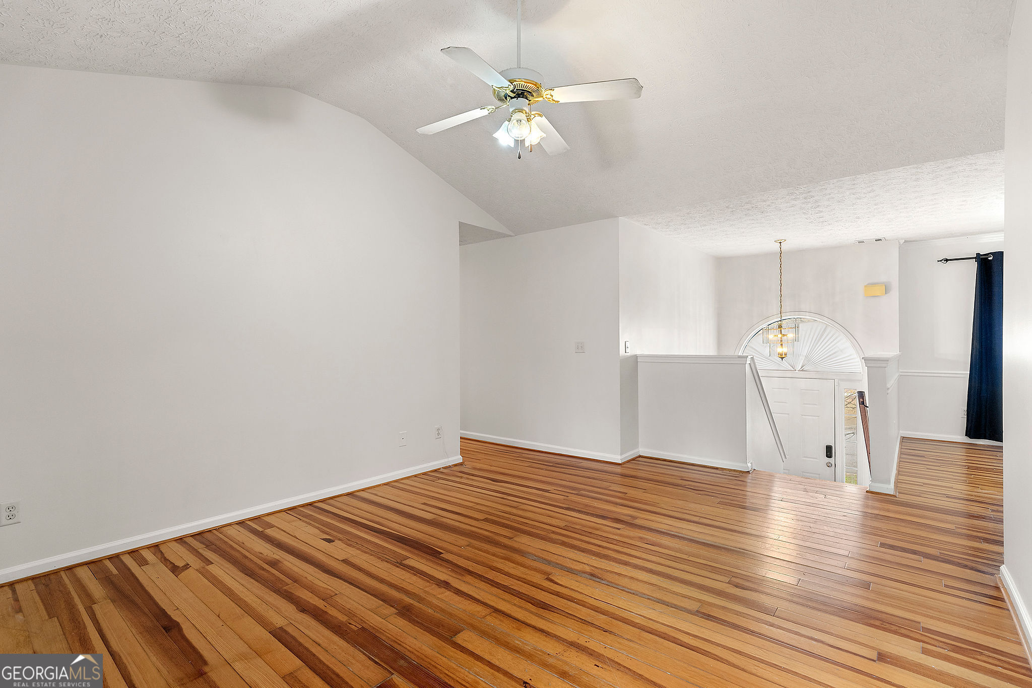 2907 Stone Creek Drive Property Photo 2