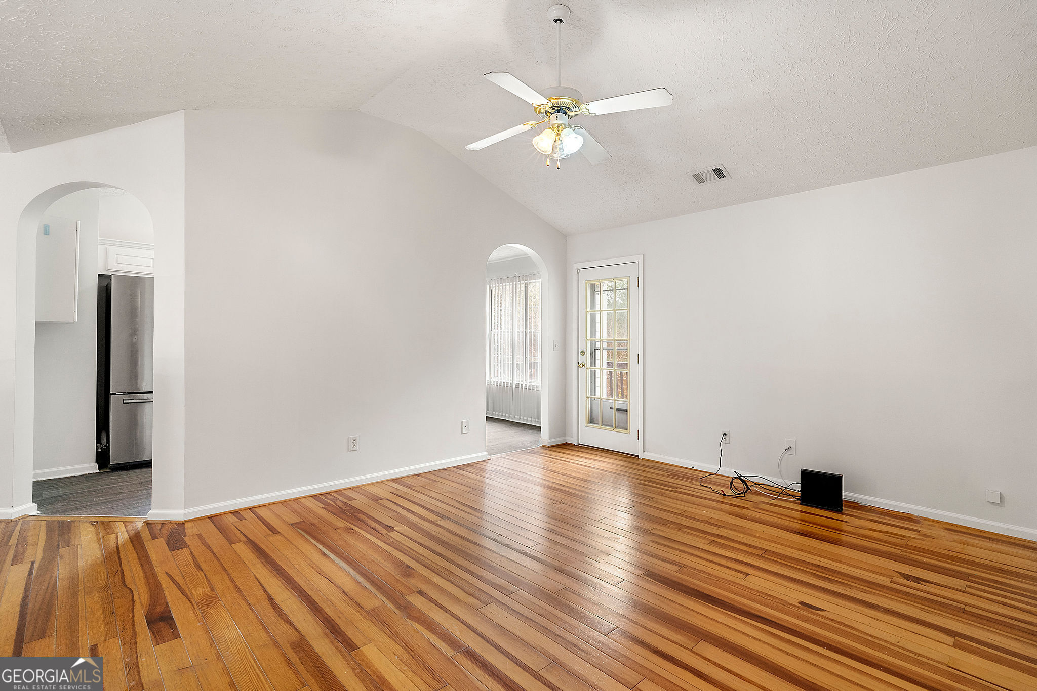 2907 Stone Creek Drive Property Photo 3