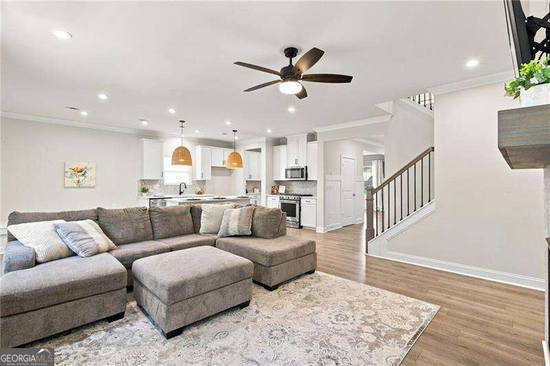136 Ledgemont Way Property Photo 2