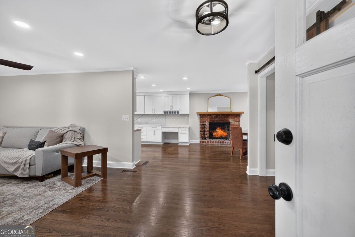 327 Dickson Drive Property Photo 11