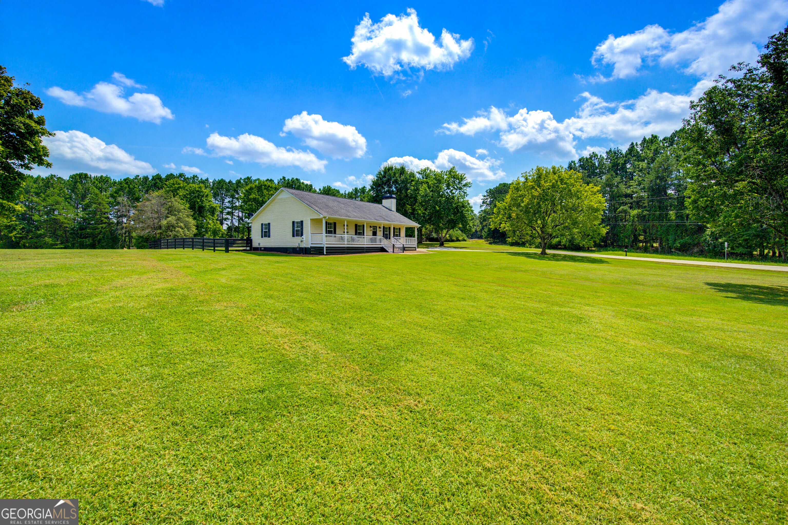 15 Davis Road Property Photo 3