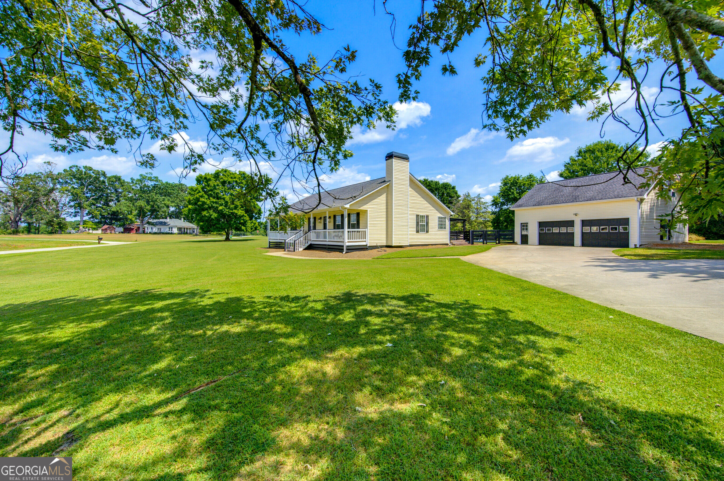 15 Davis Road Property Photo 5