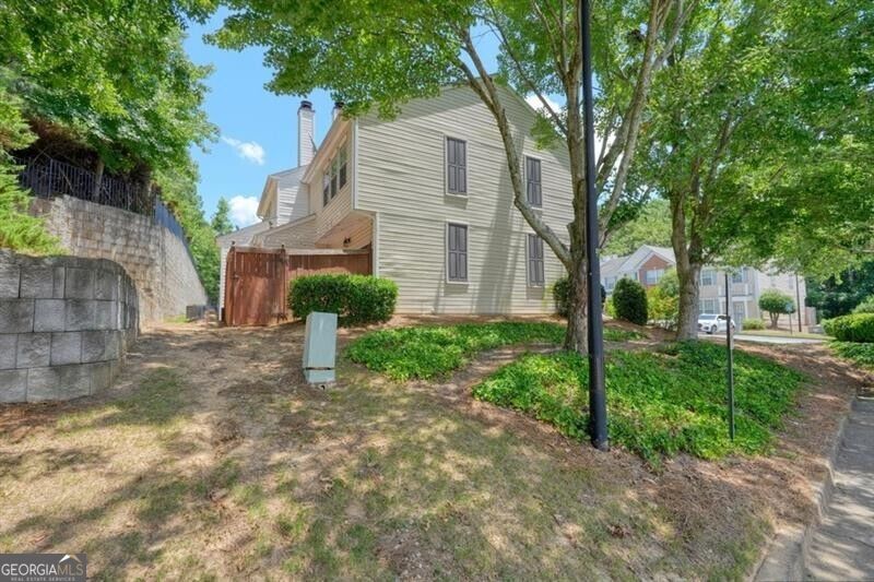 2000 Whitestone Place Property Photo 3
