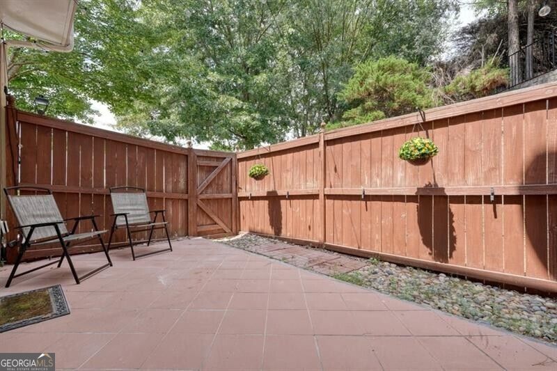 2000 Whitestone Place Property Photo 4