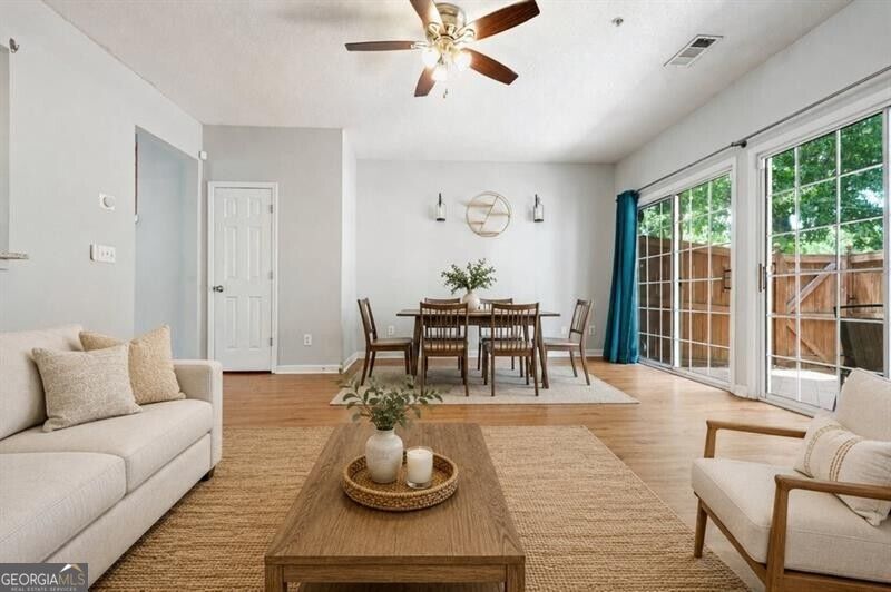 2000 Whitestone Place Property Photo 6