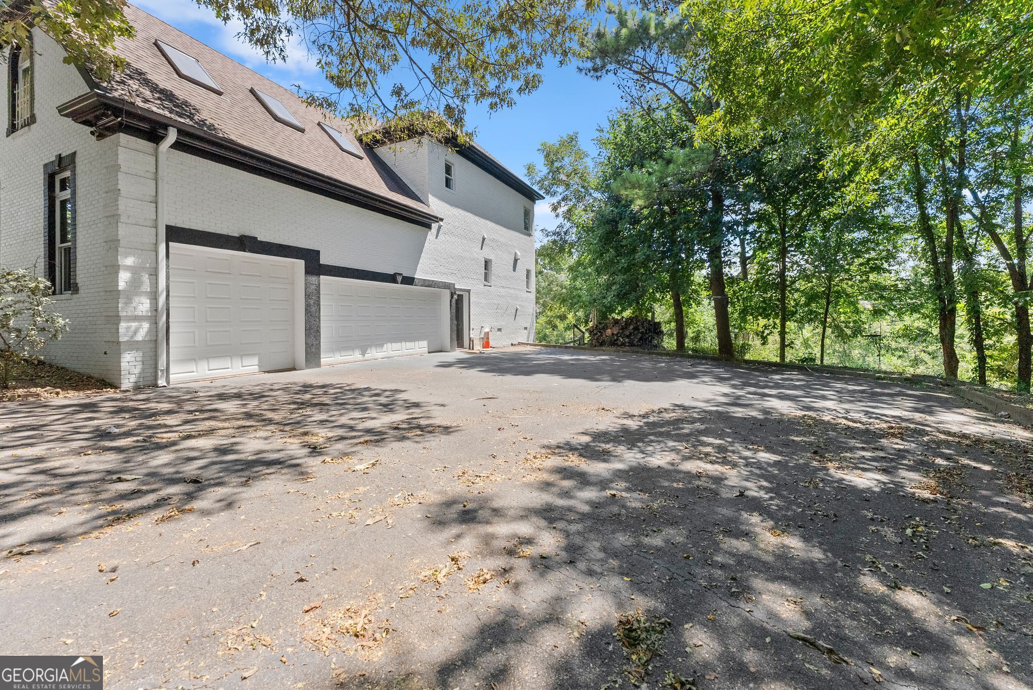 8080 Milford Road Property Photo 5