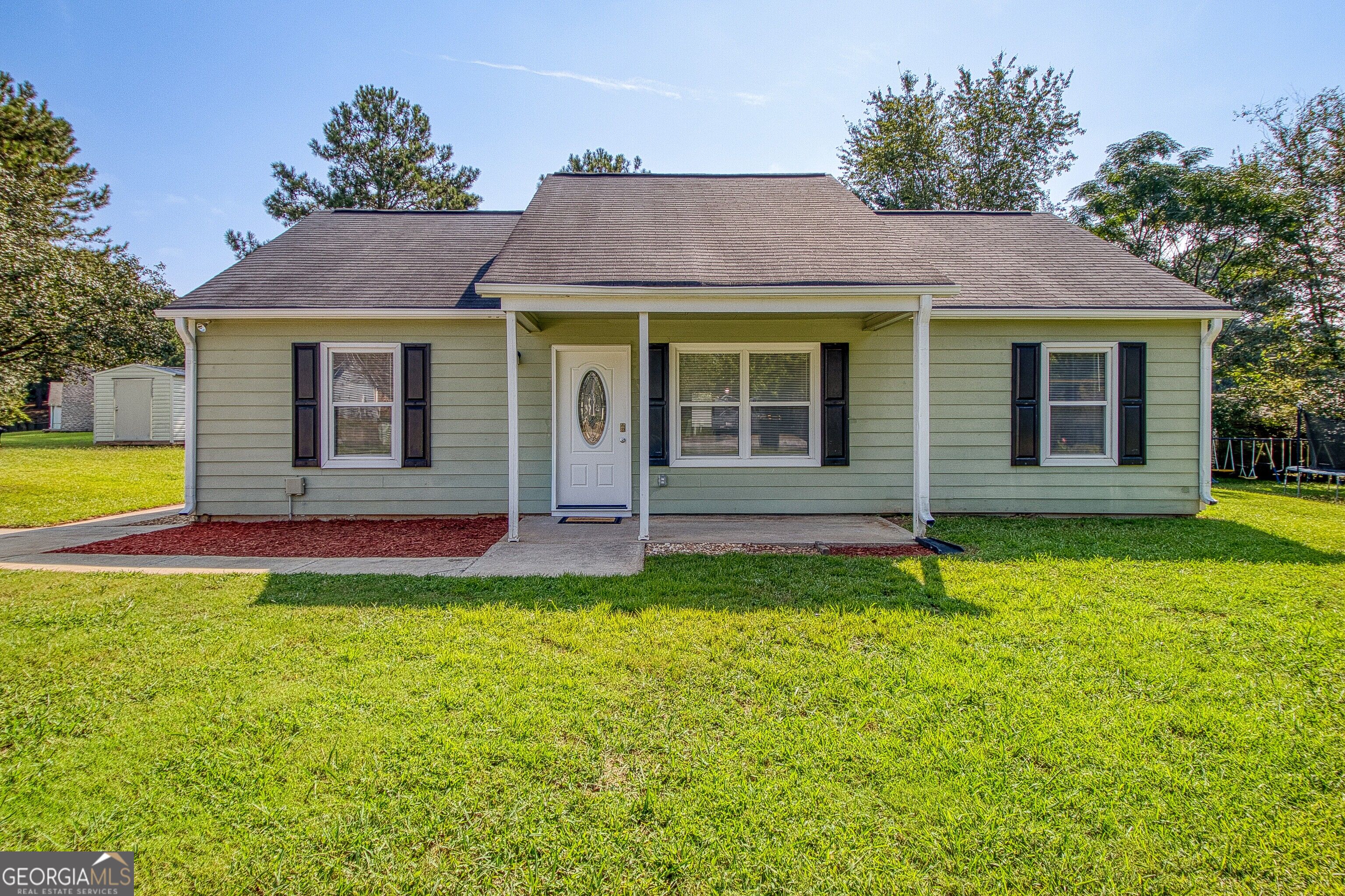 32 Oak Street Property Photo 4
