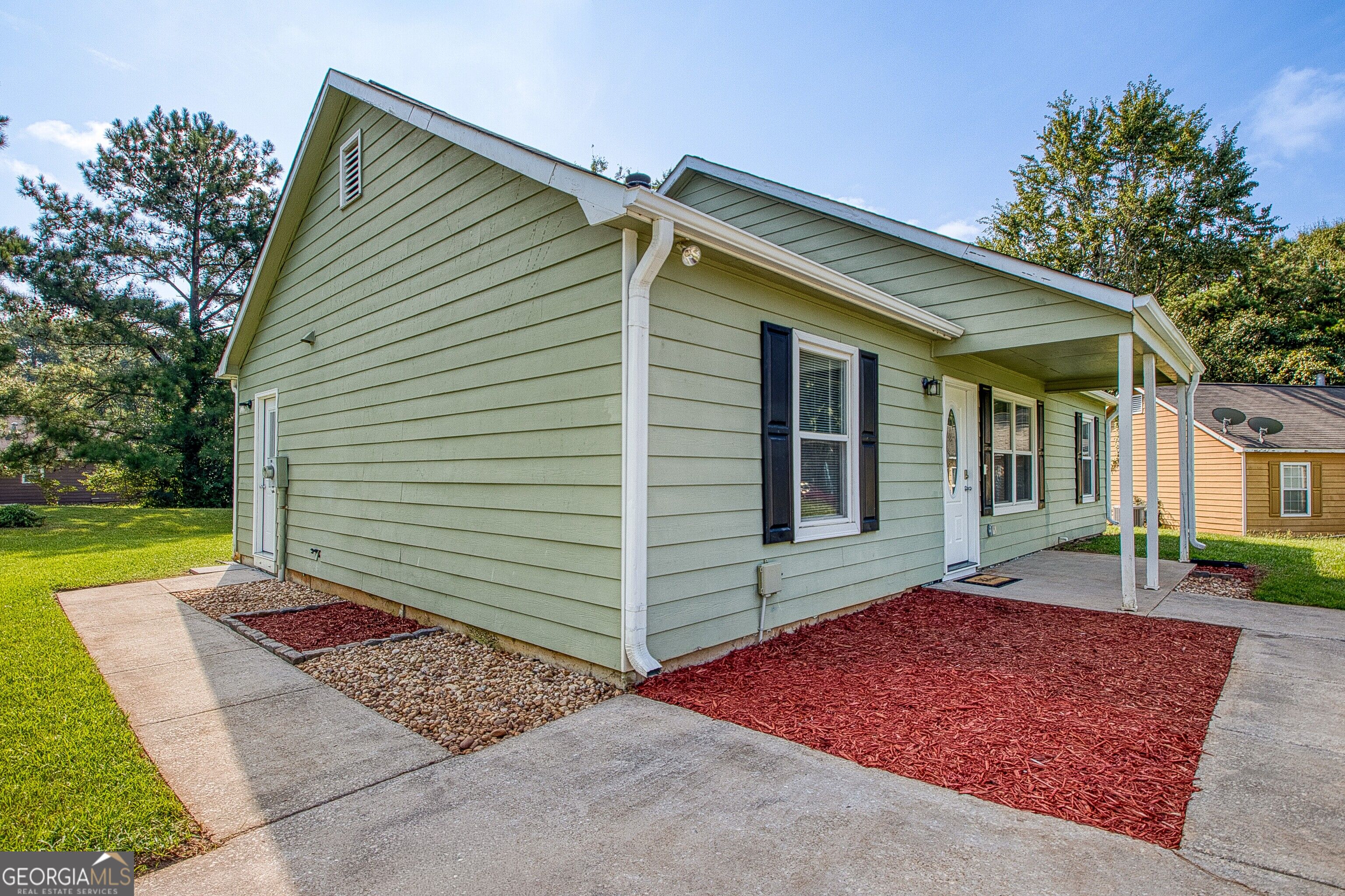 32 Oak Street Property Photo 5