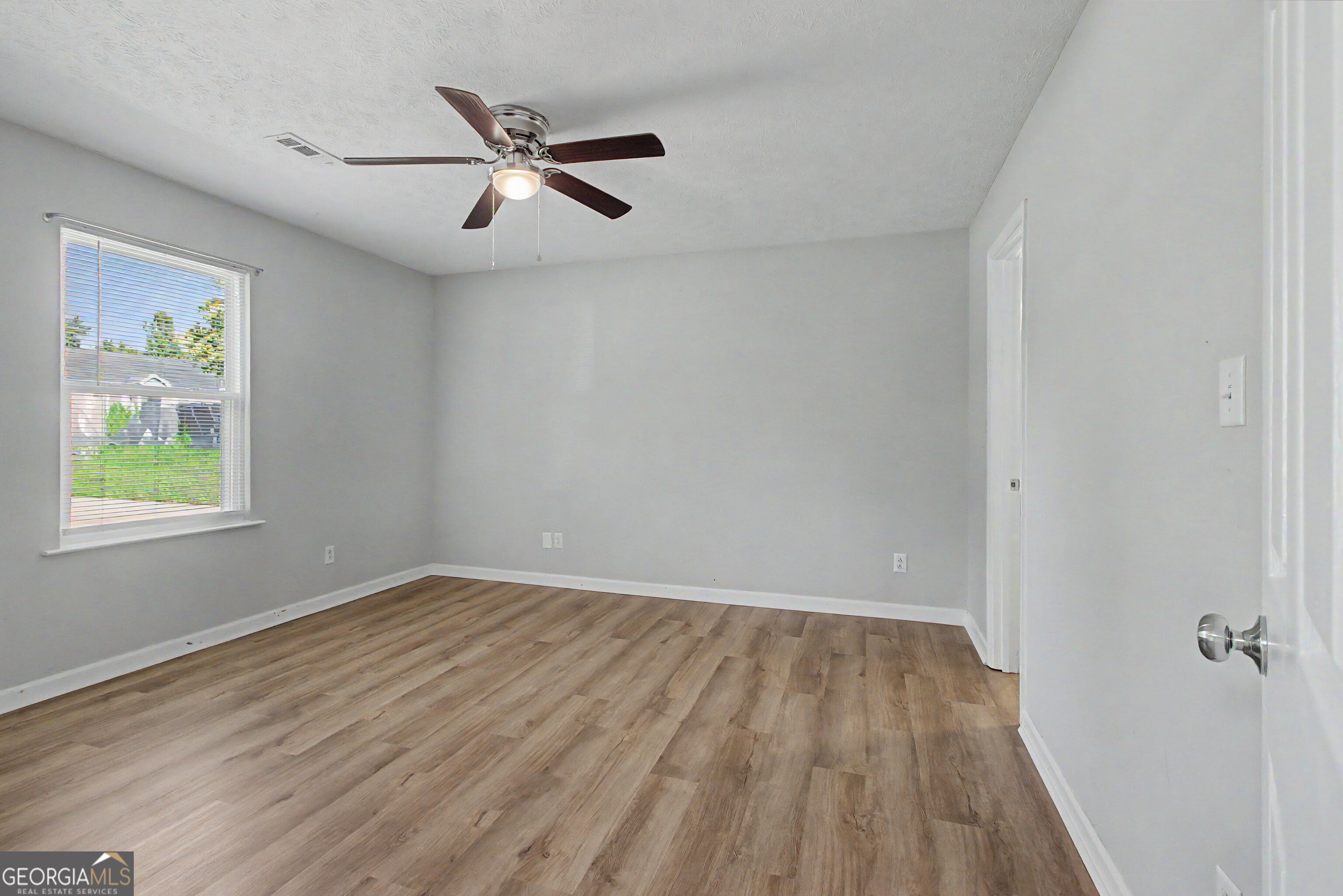 32 Oak Street Property Photo 18