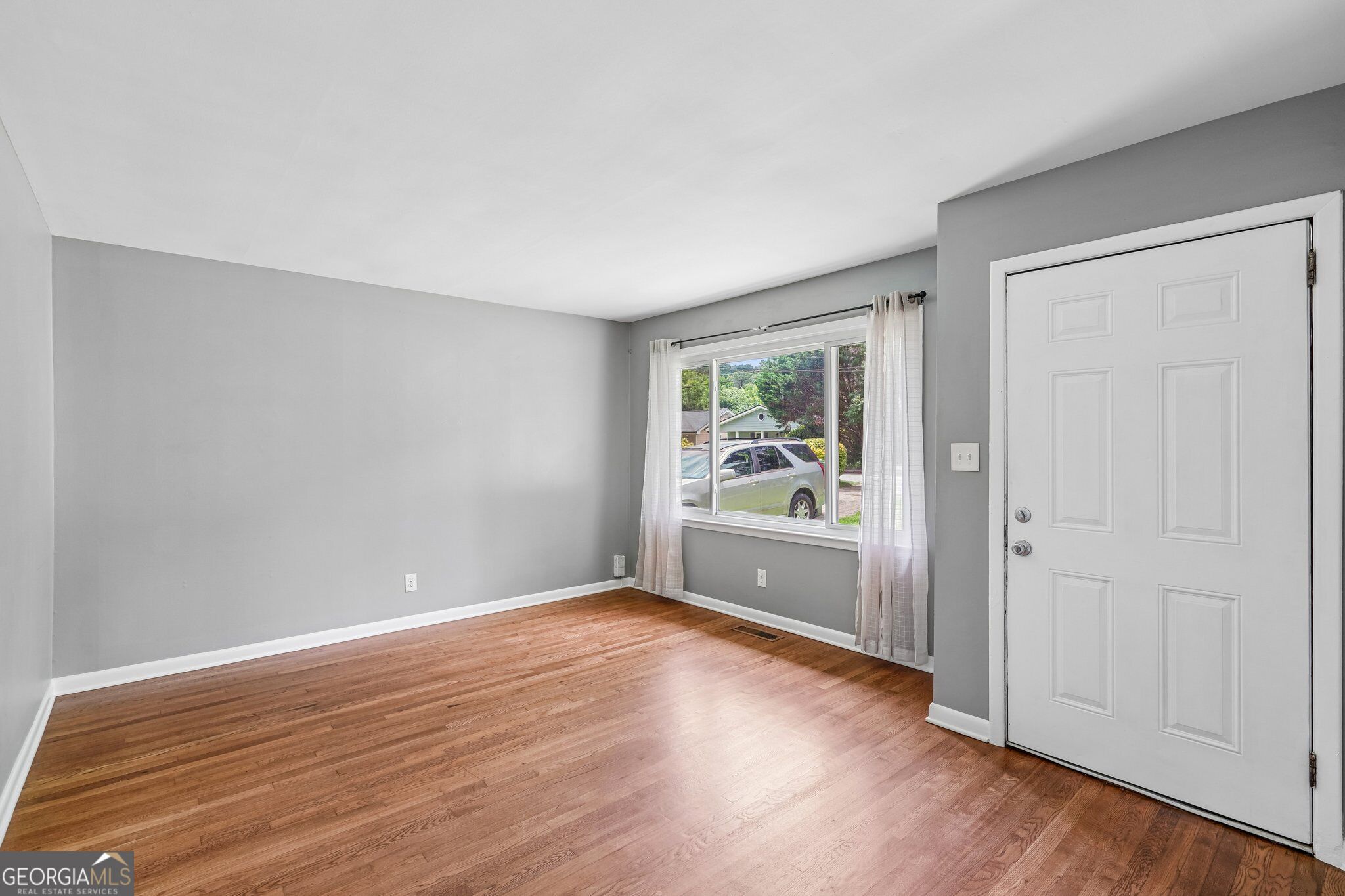 655 Albert Street Nw Property Photo 3