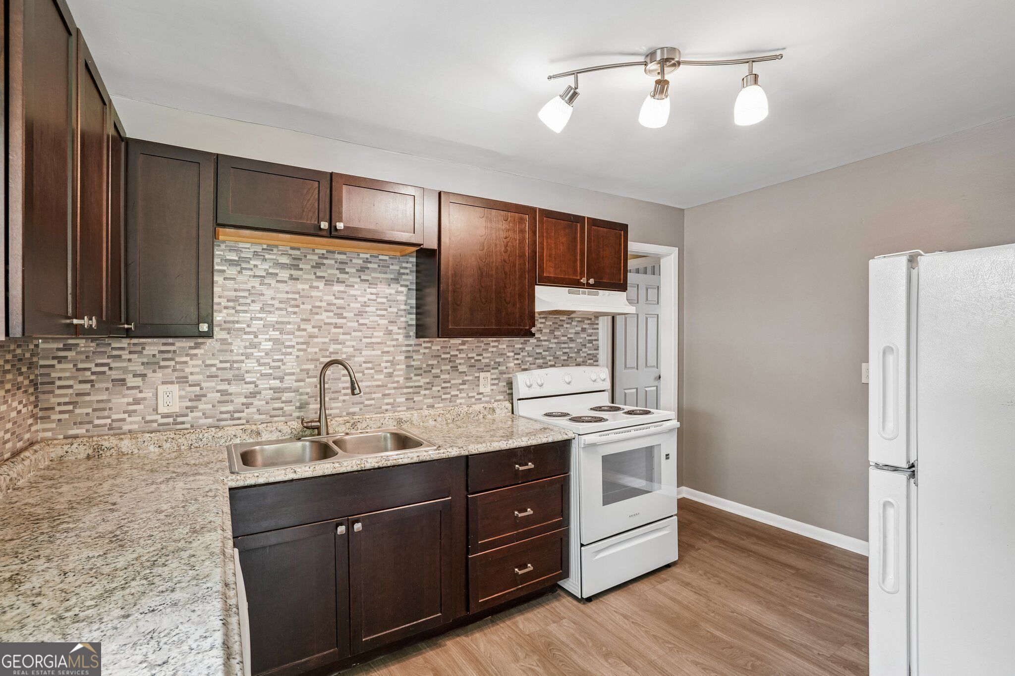 655 Albert Street Nw Property Photo 8