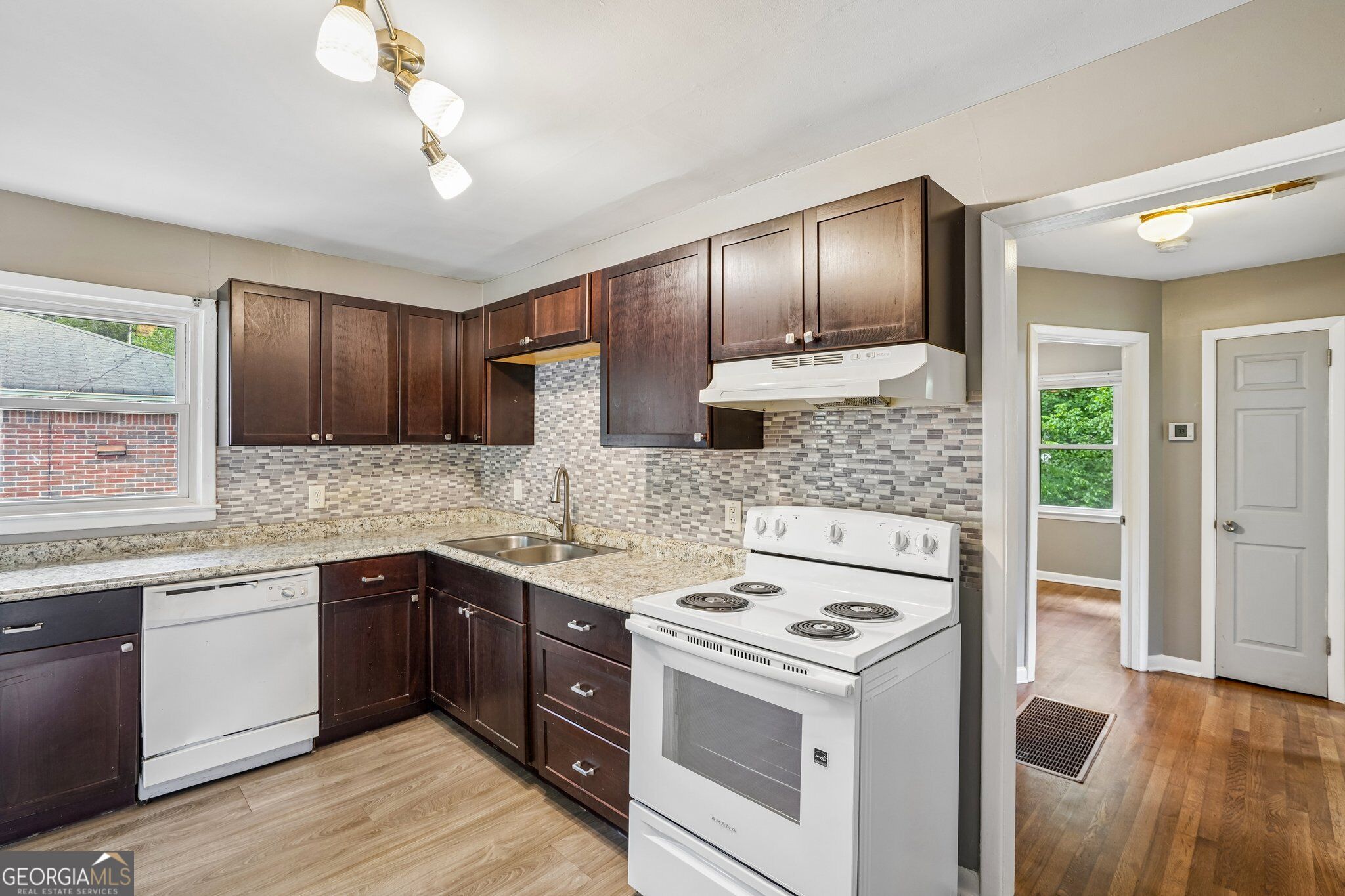 655 Albert Street Nw Property Photo 10
