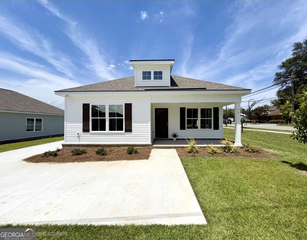 2 N Roundtree Street Property Photo 1