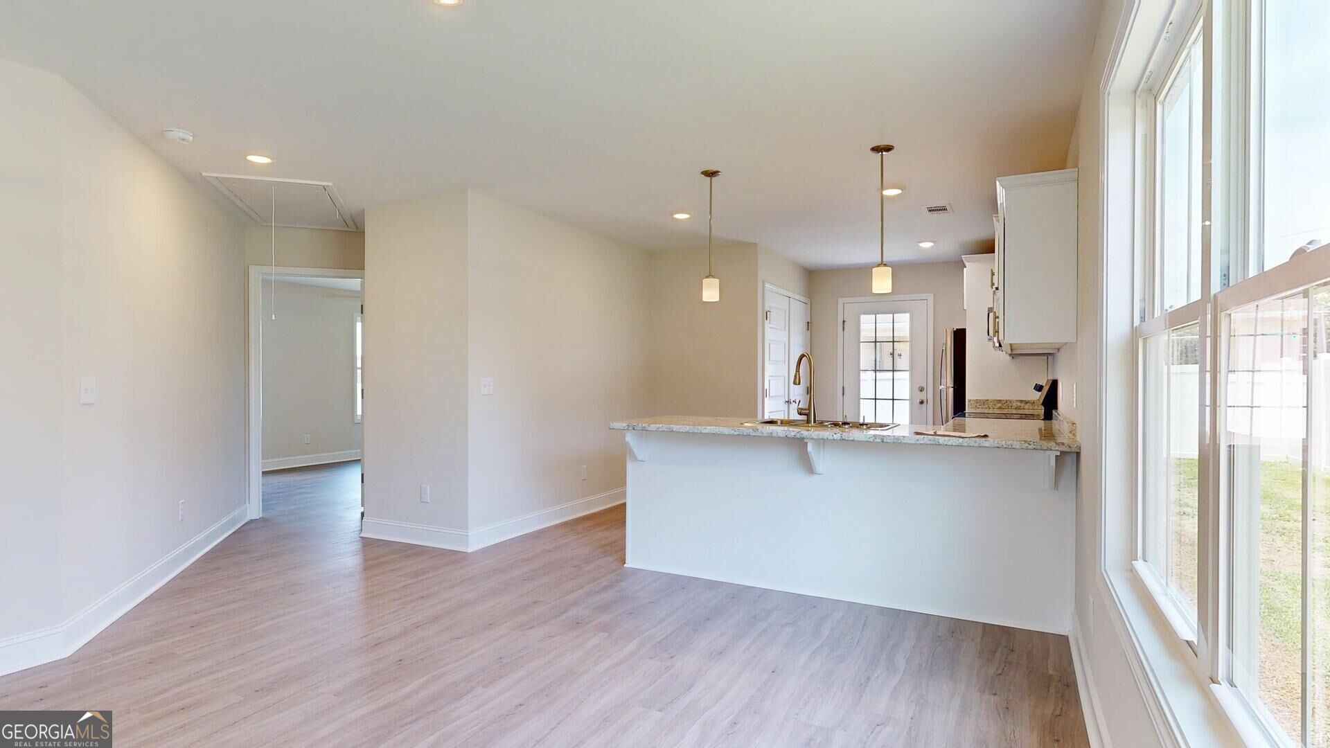 2 N Roundtree Street Property Photo 2