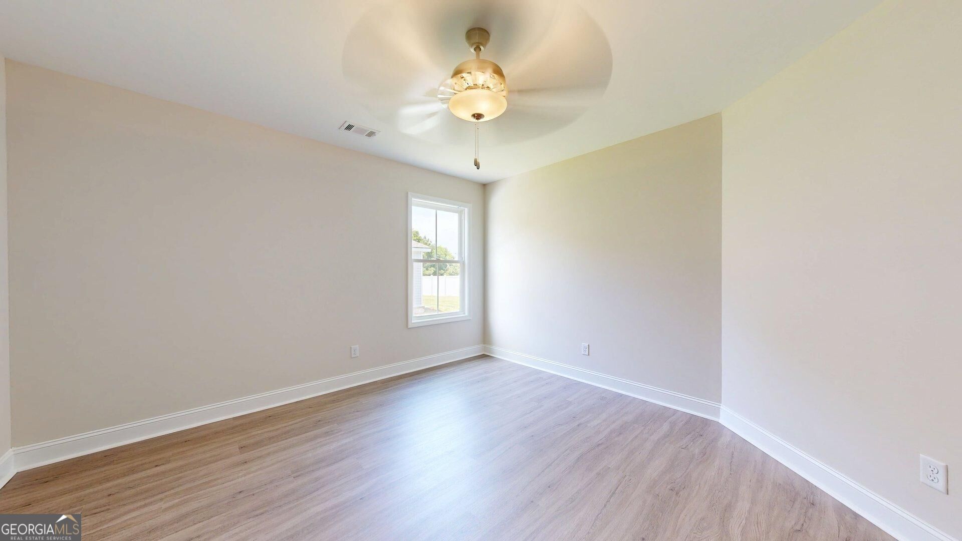 2 N Roundtree Street Property Photo 7
