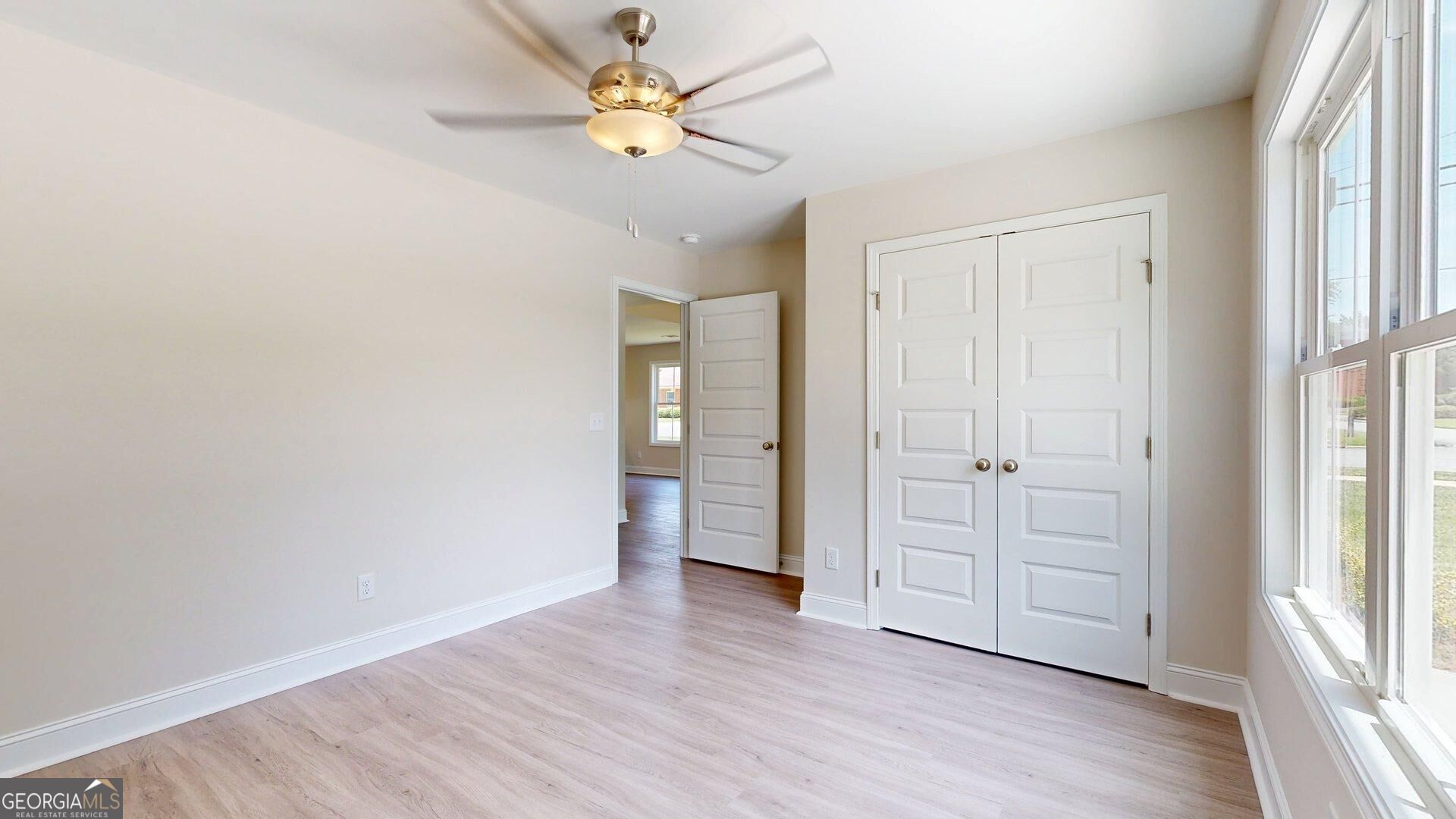 2 N Roundtree Street Property Photo 9