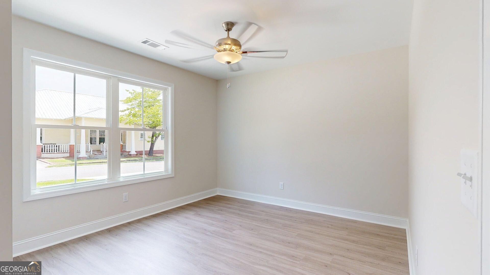 2 N Roundtree Street Property Photo 10