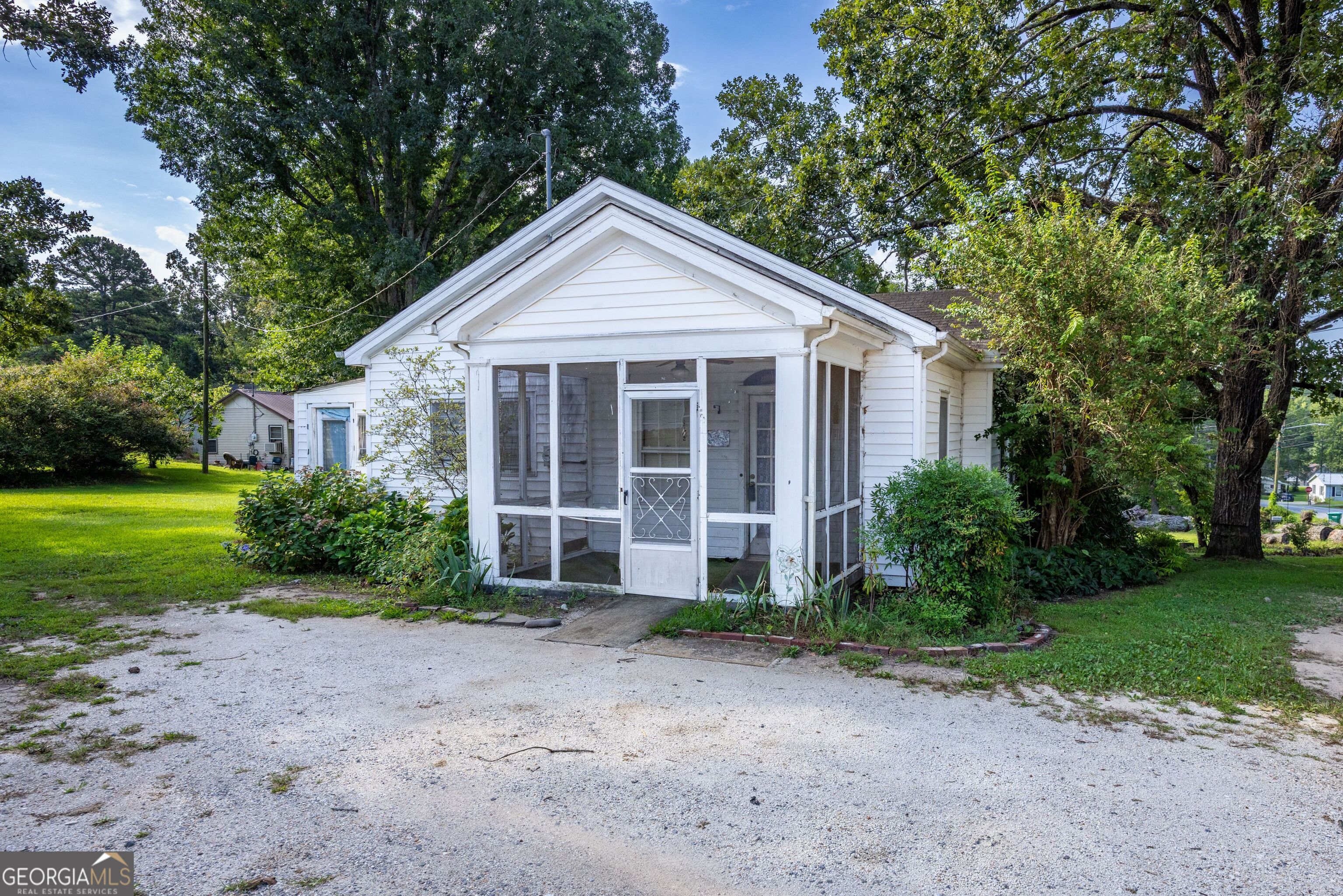 303 Georgianna Street Property Photo 8
