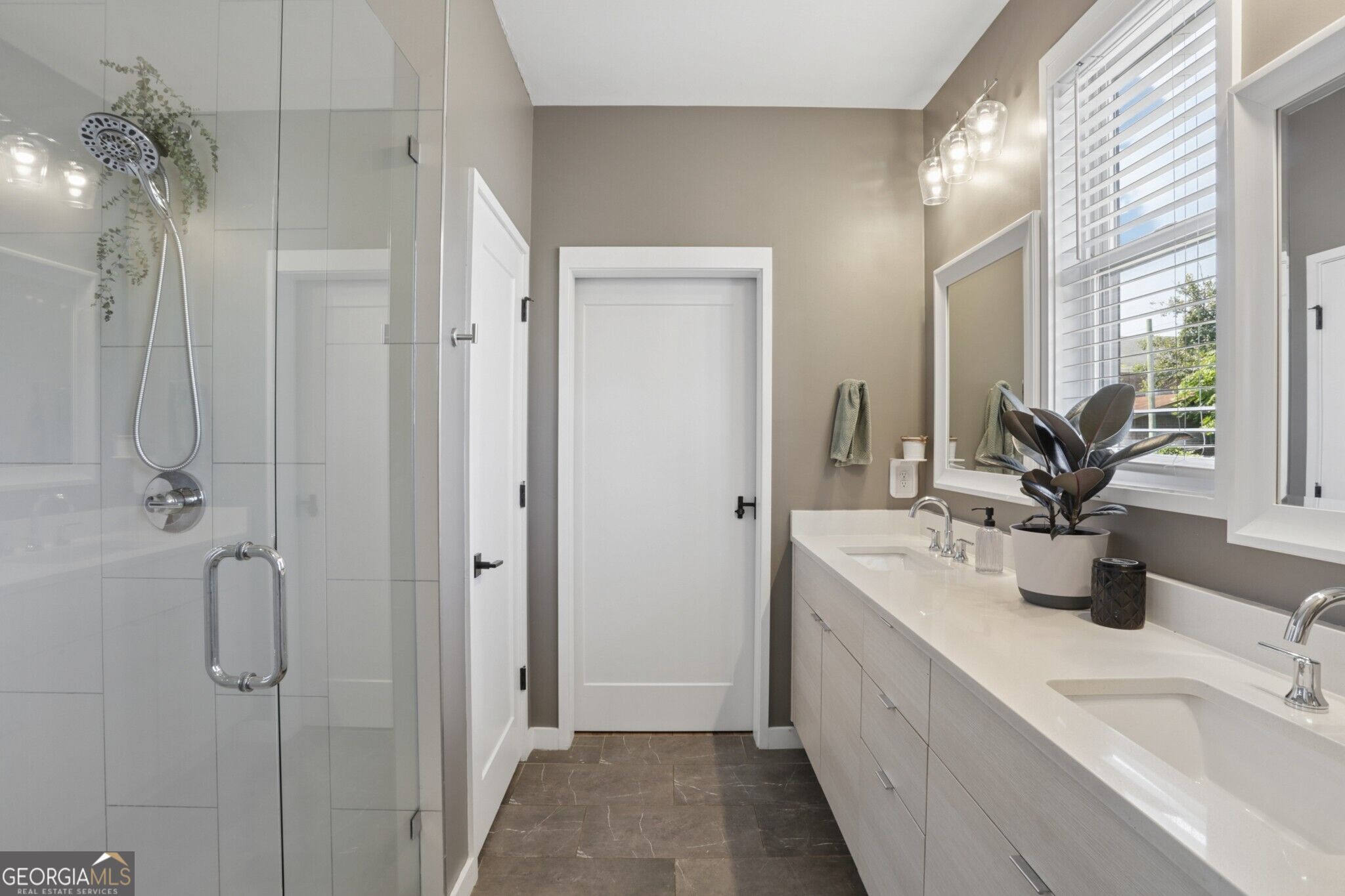493 Winton Terrace Ne # B Property Photo 6