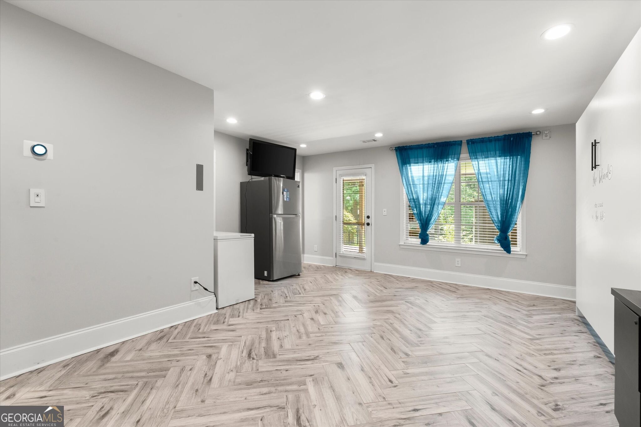 5583 Julian Place Property Photo 4