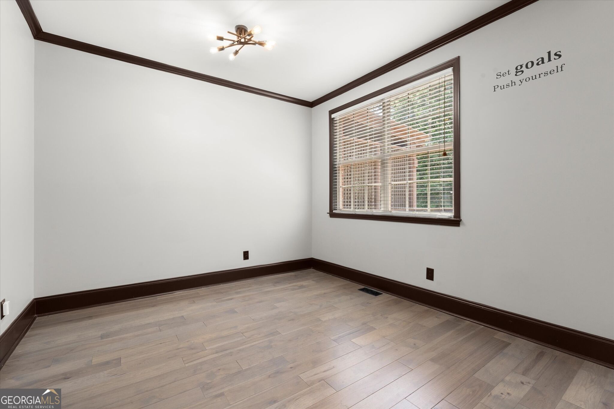 5583 Julian Place Property Photo 7