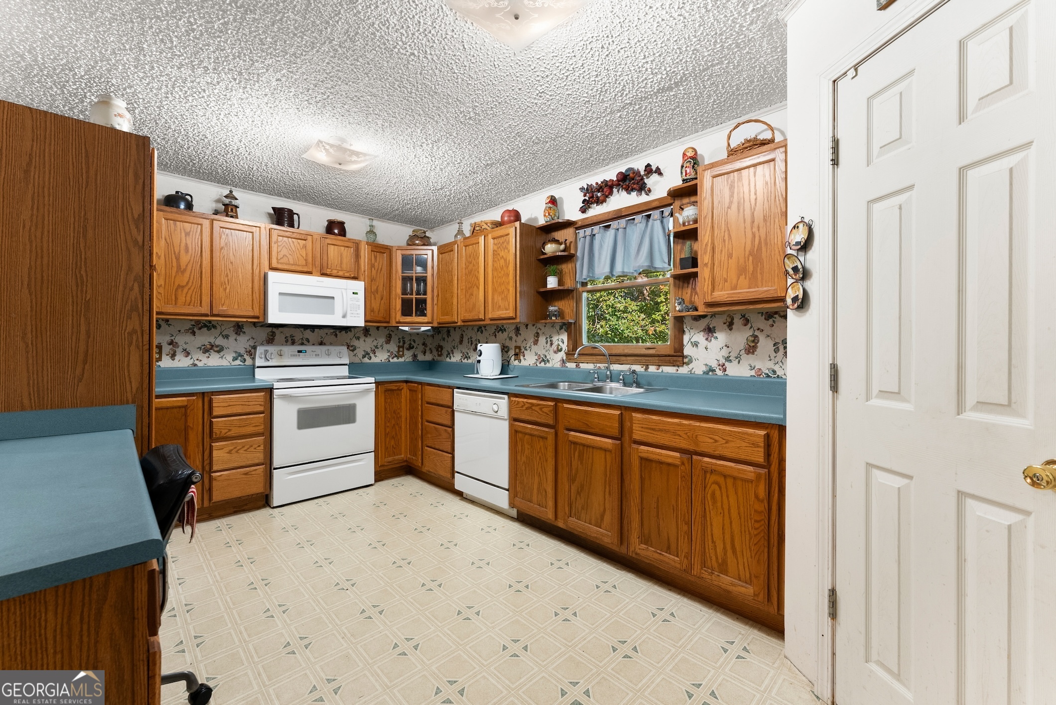 350 Old River Road Property Photo 11