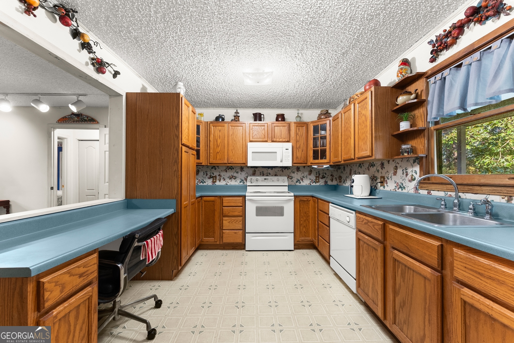 350 Old River Road Property Photo 14