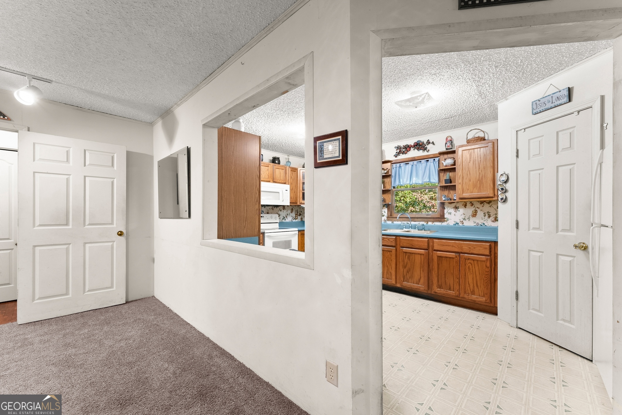350 Old River Road Property Photo 15