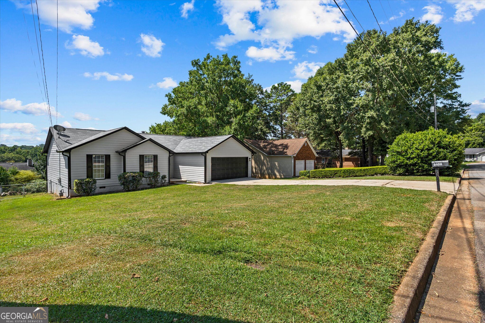 3679 Ashbill Court Property Photo 2
