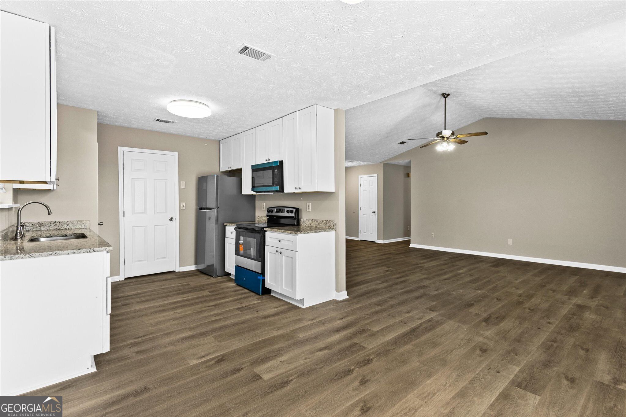 3679 Ashbill Court Property Photo 8