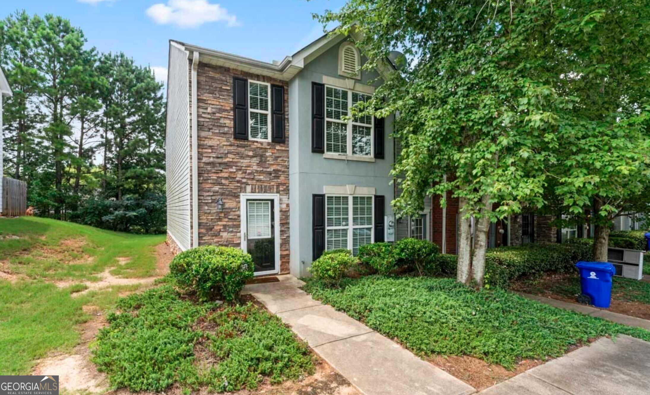 5619 Union Pointe Drive Property Photo 2