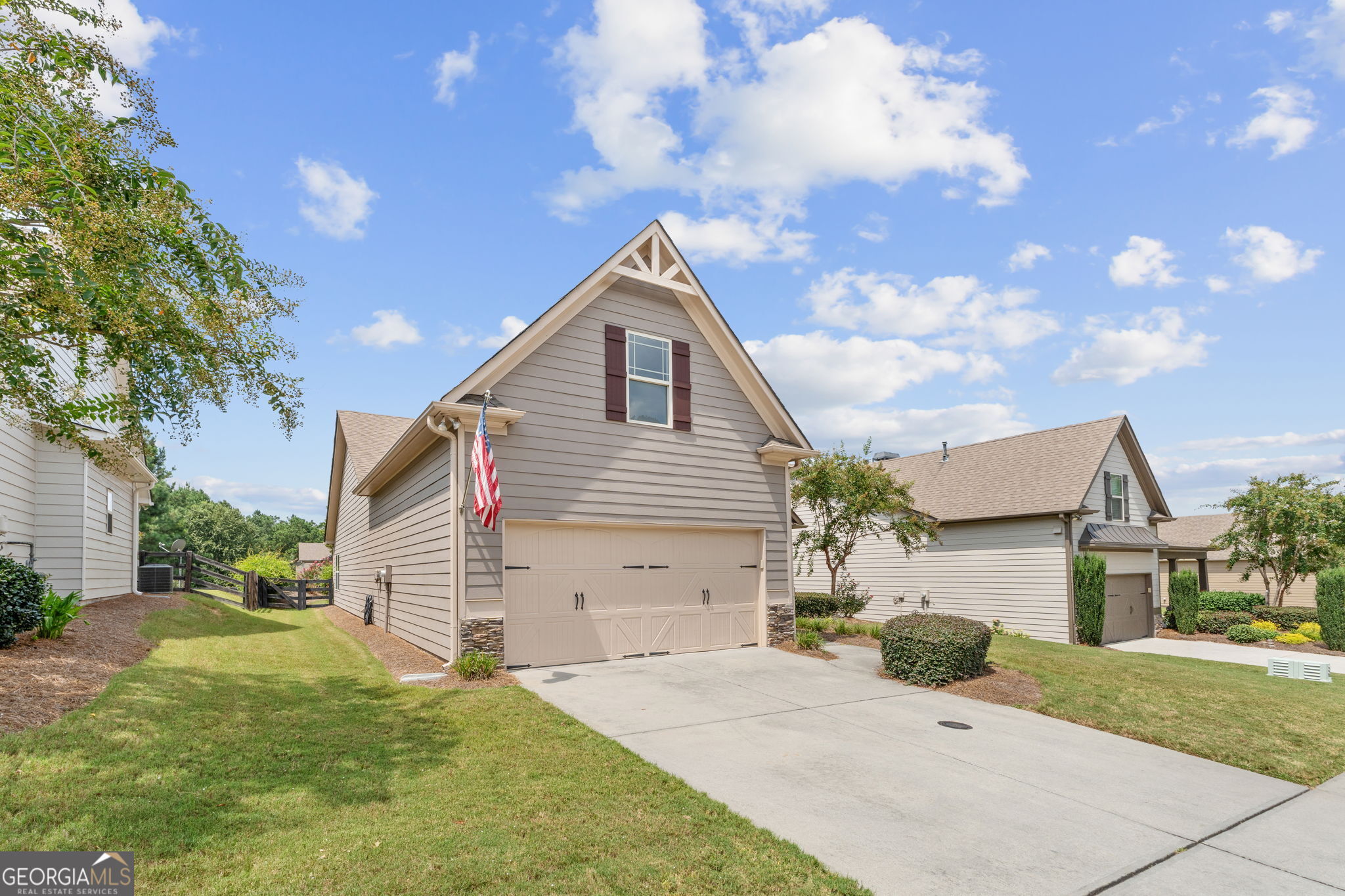 194 Hawthorne Ridge Circle Property Photo 3
