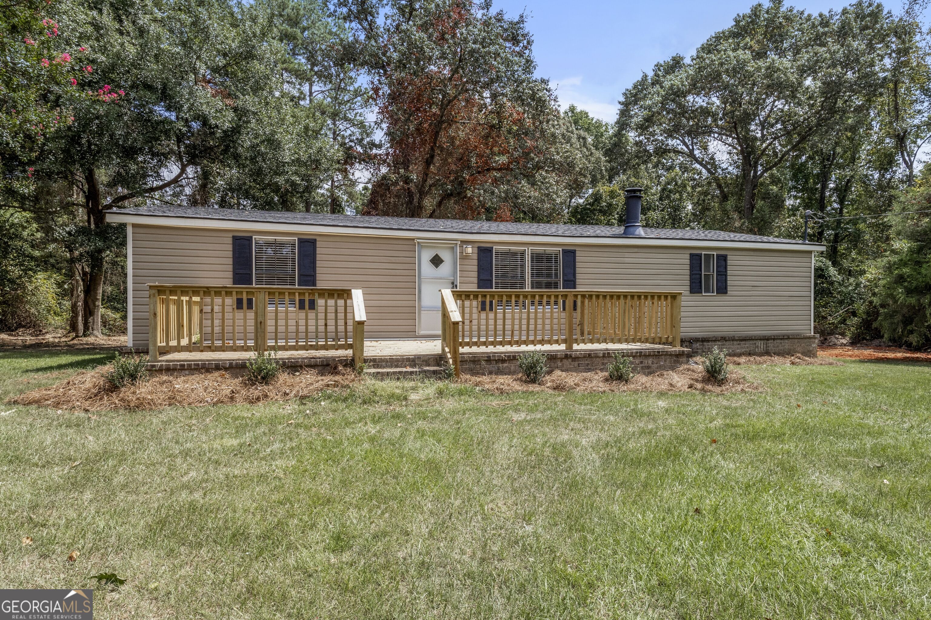 165 Giles Circle Property Photo 2