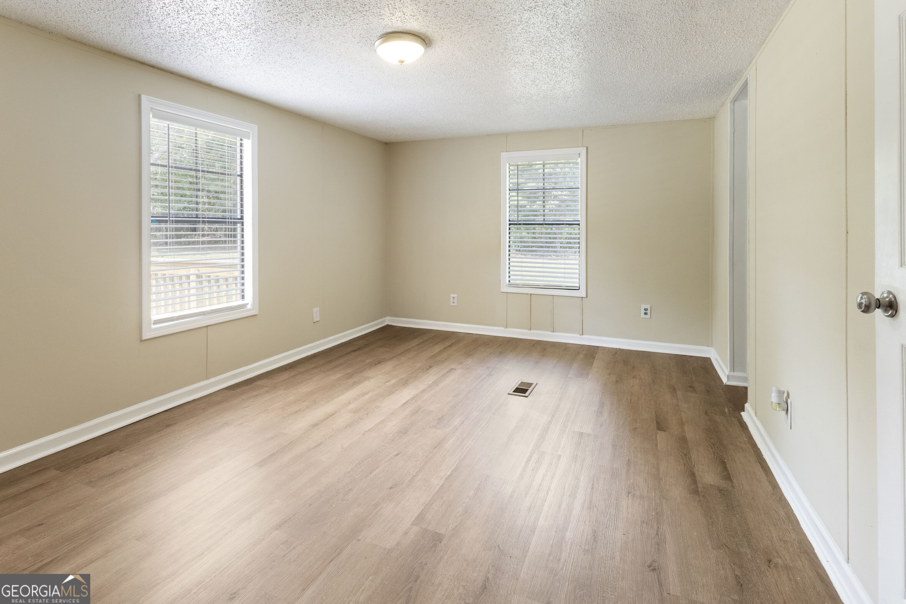 165 Giles Circle Property Photo 12