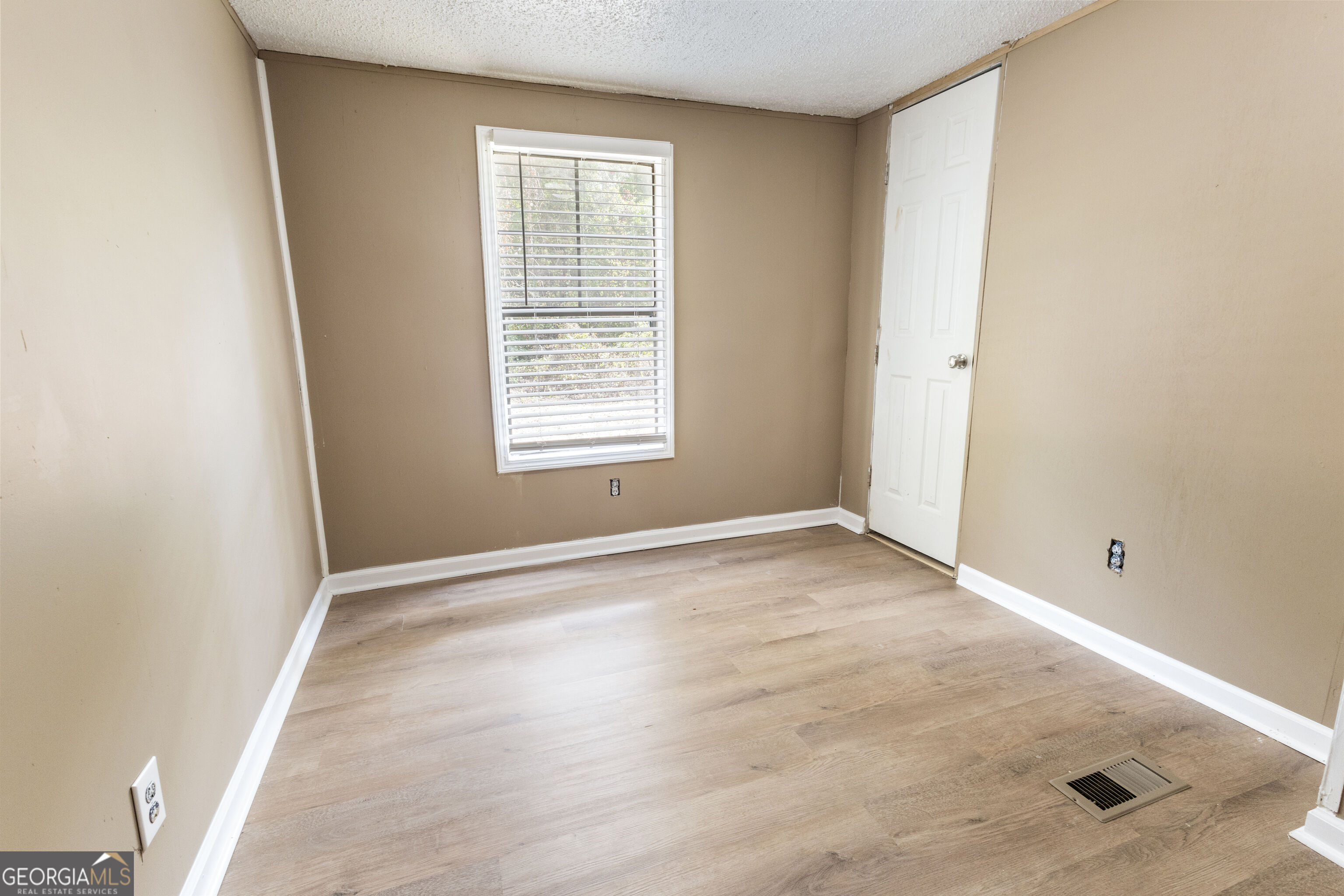 165 Giles Circle Property Photo 18